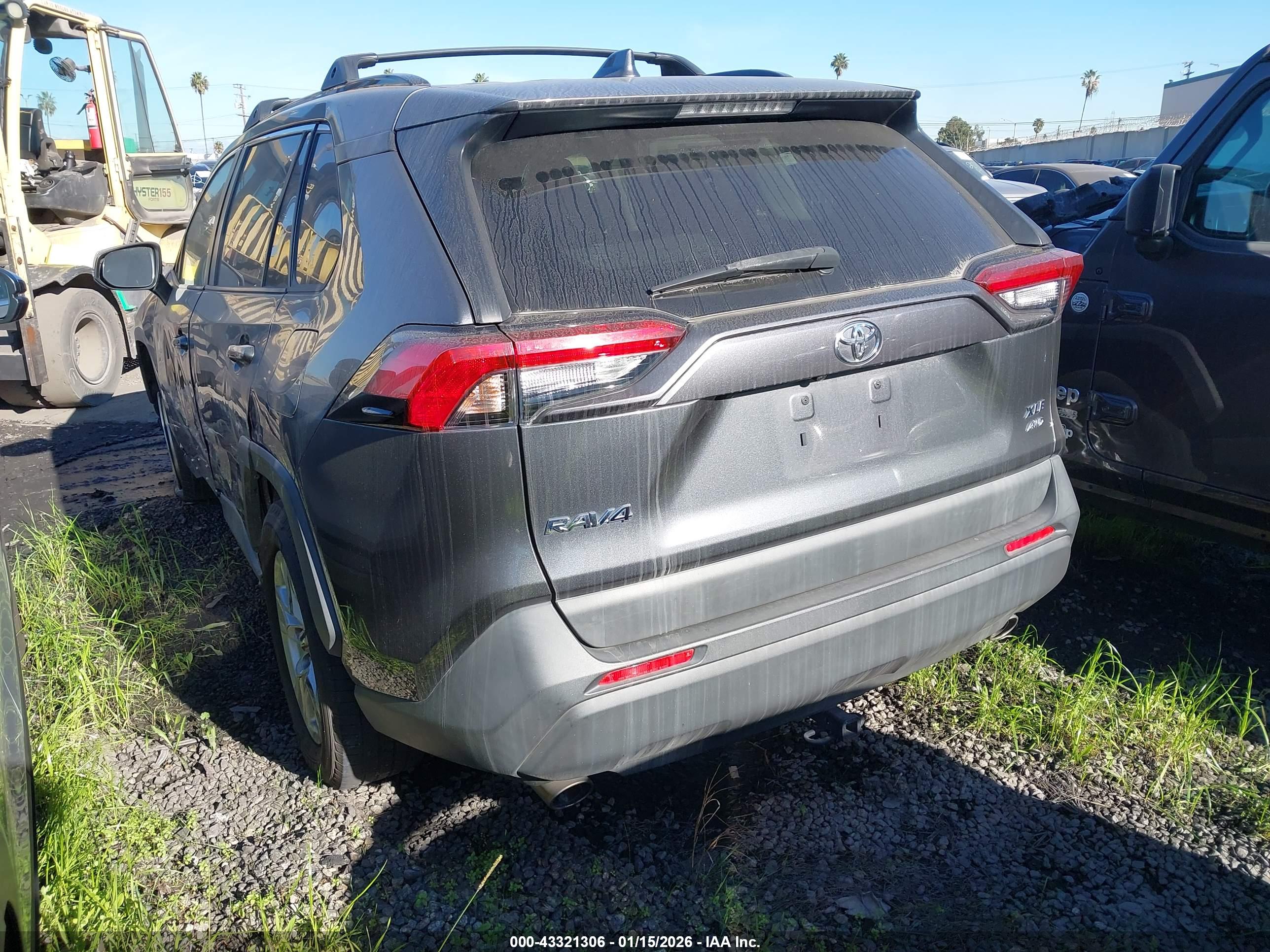 TOYOTA RAV4 image 3