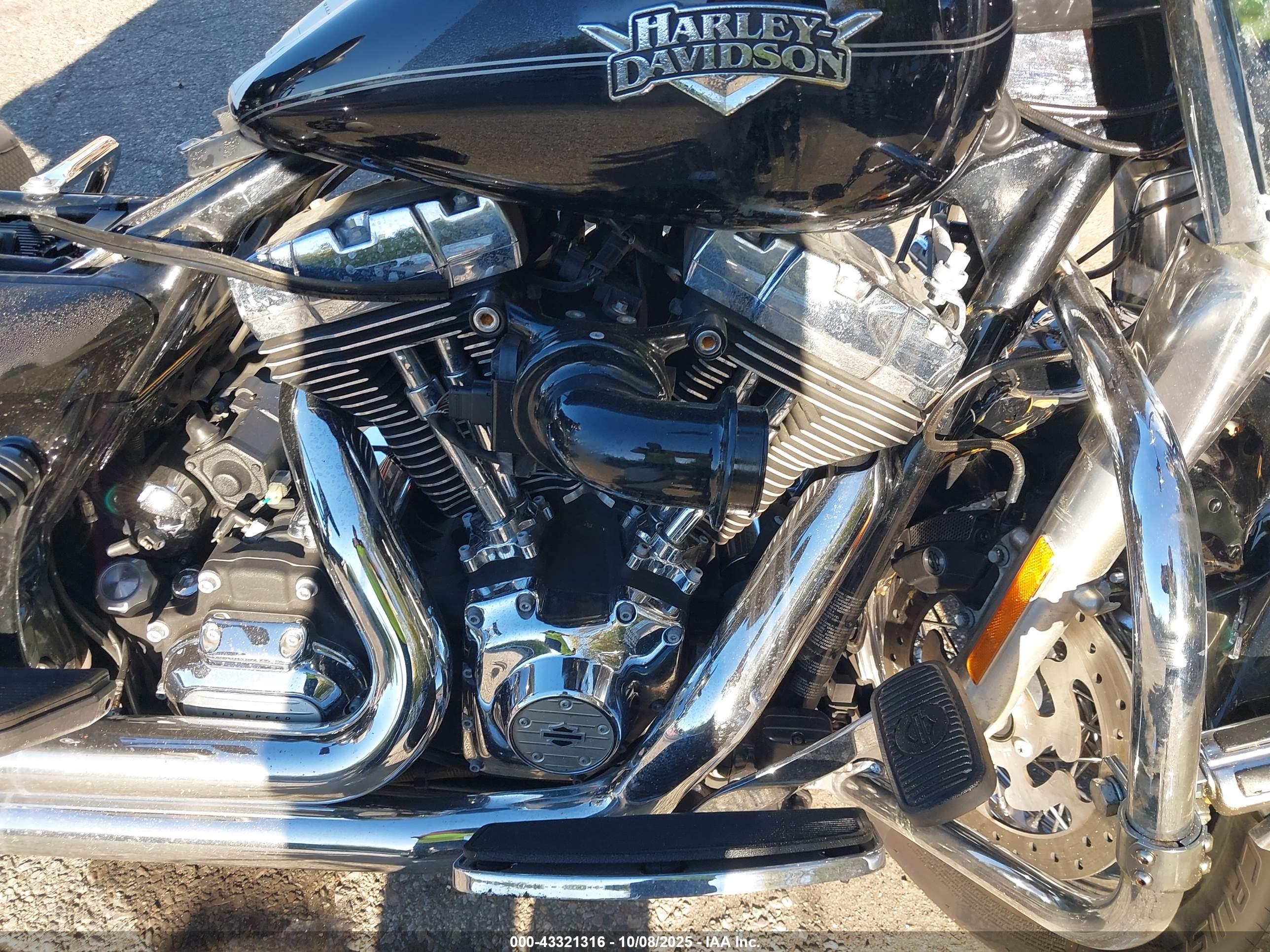 HARLEY-DAVIDSON FLHRC image 8