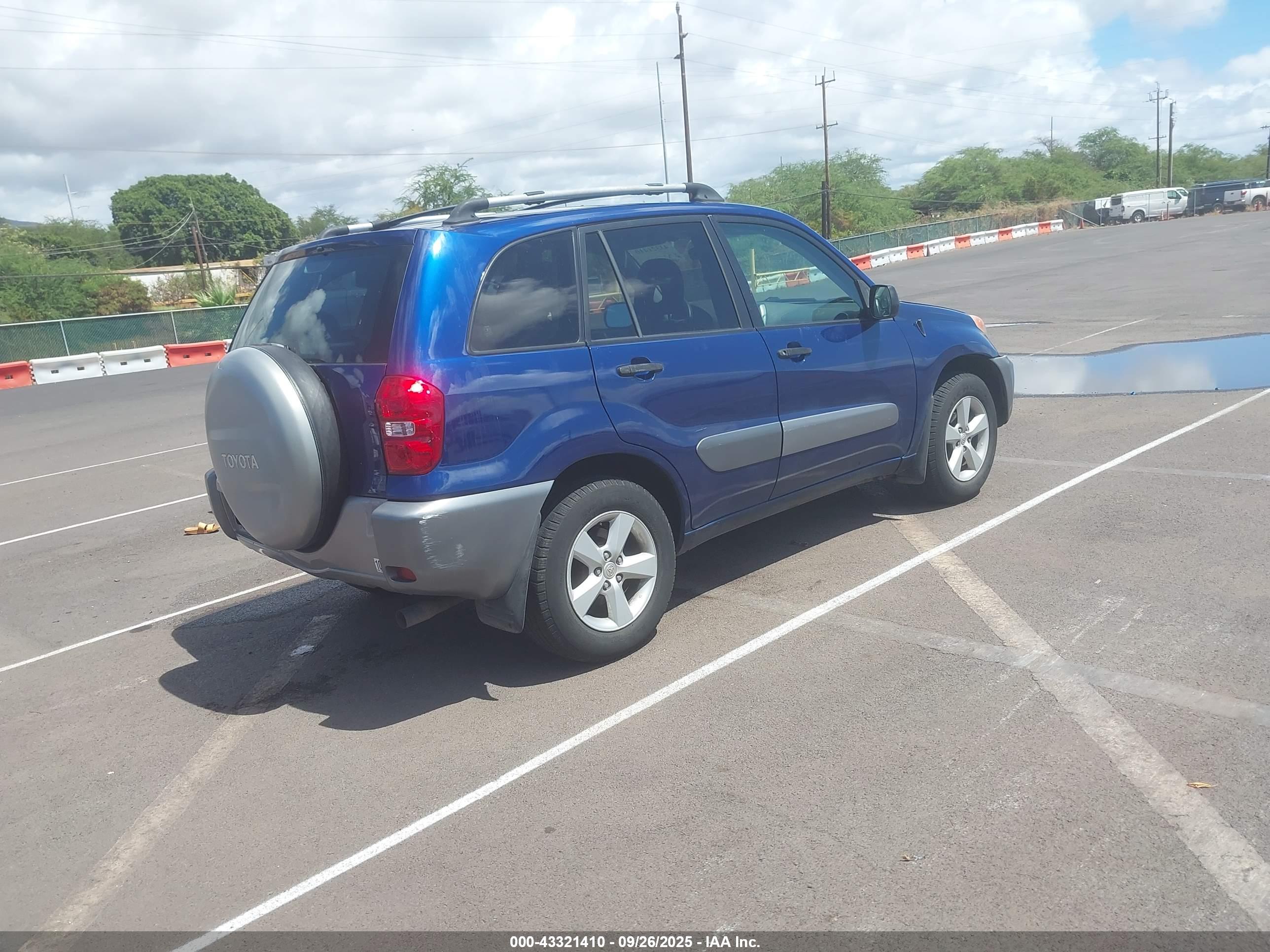 TOYOTA RAV4 image 4