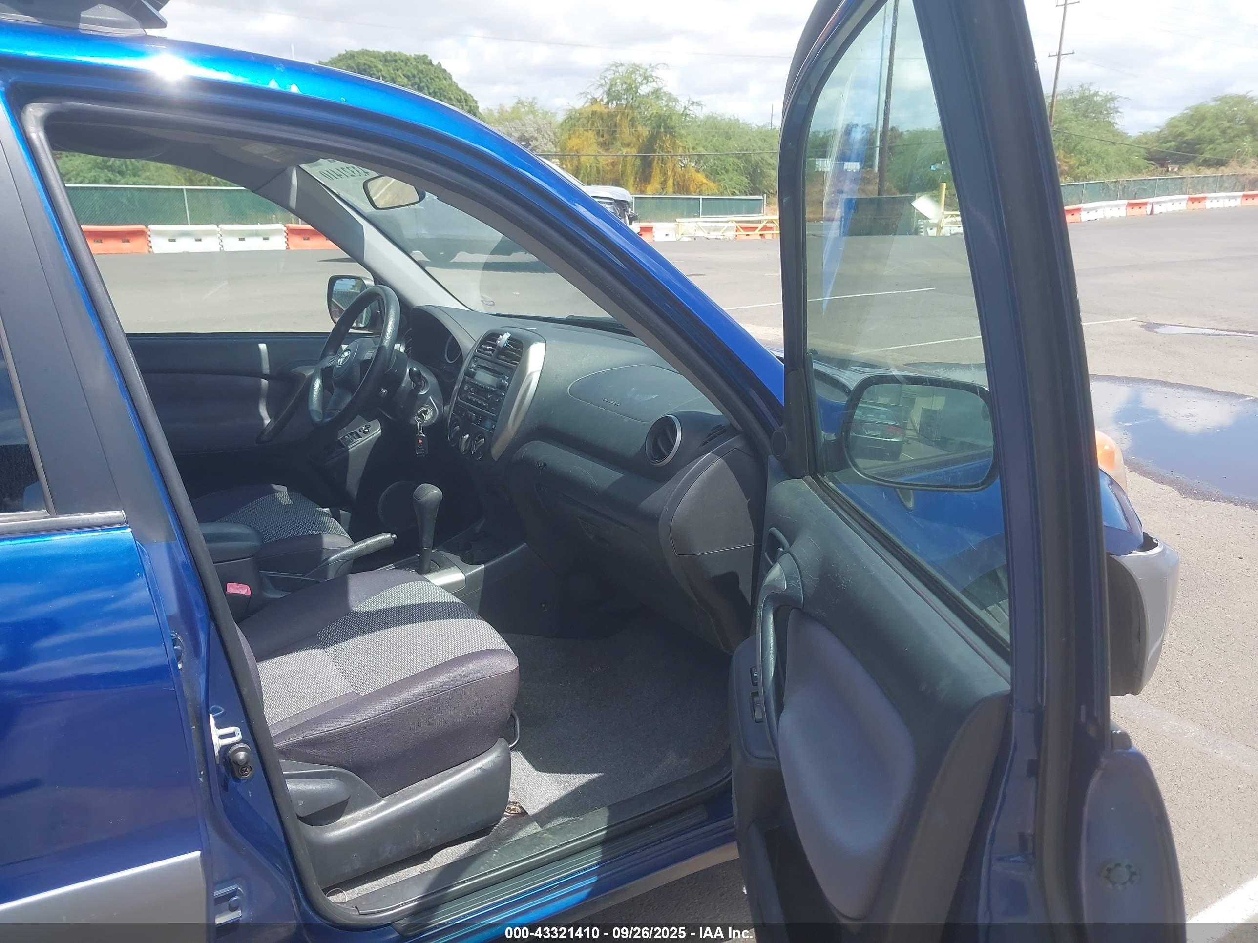 TOYOTA RAV4 image 5