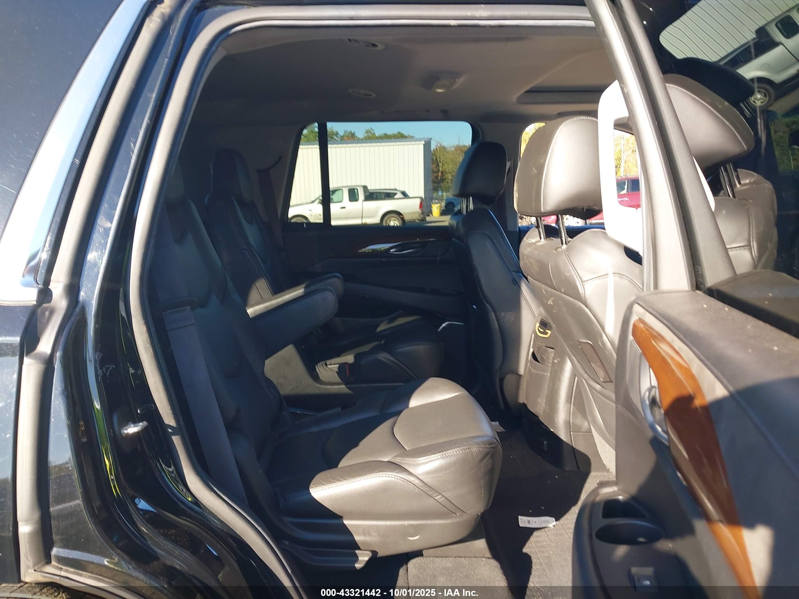 CADILLAC ESCALADE image 8