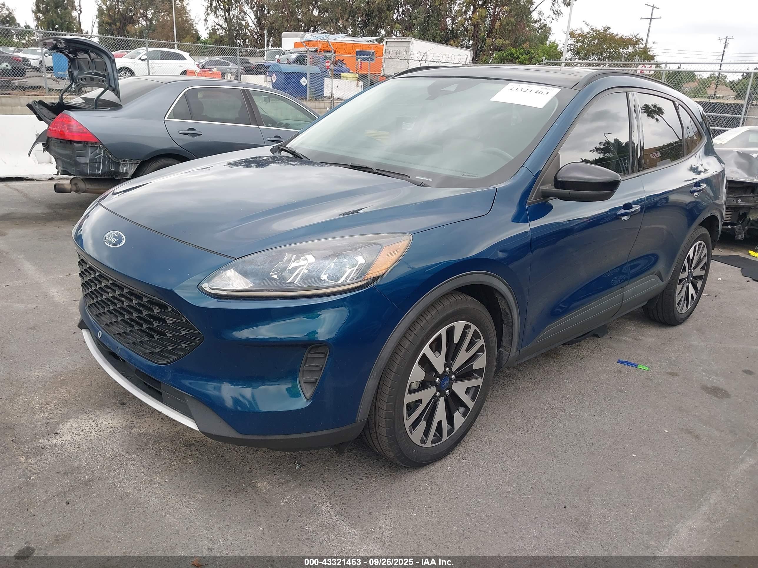 FORD ESCAPE image 2