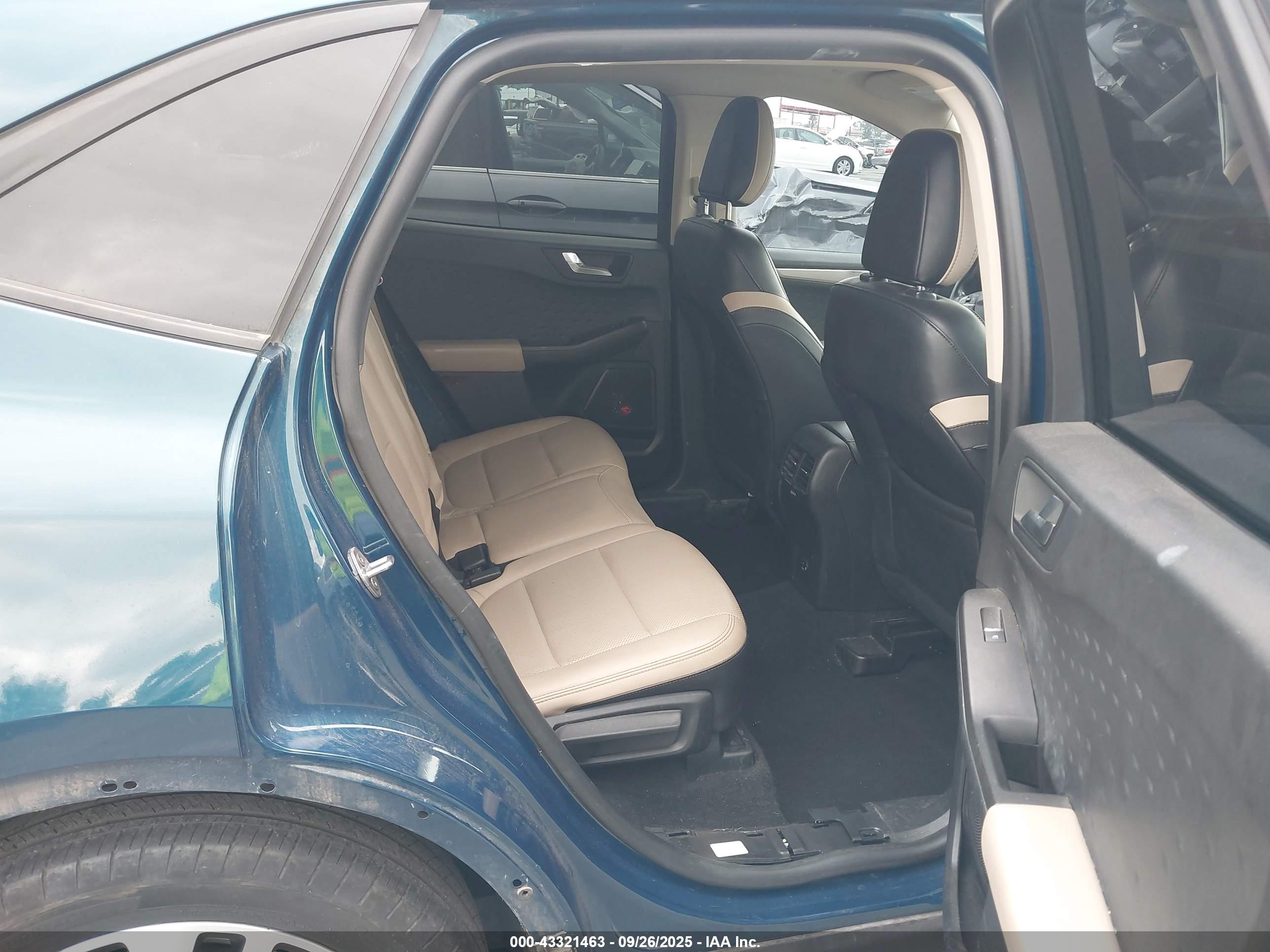 FORD ESCAPE image 8