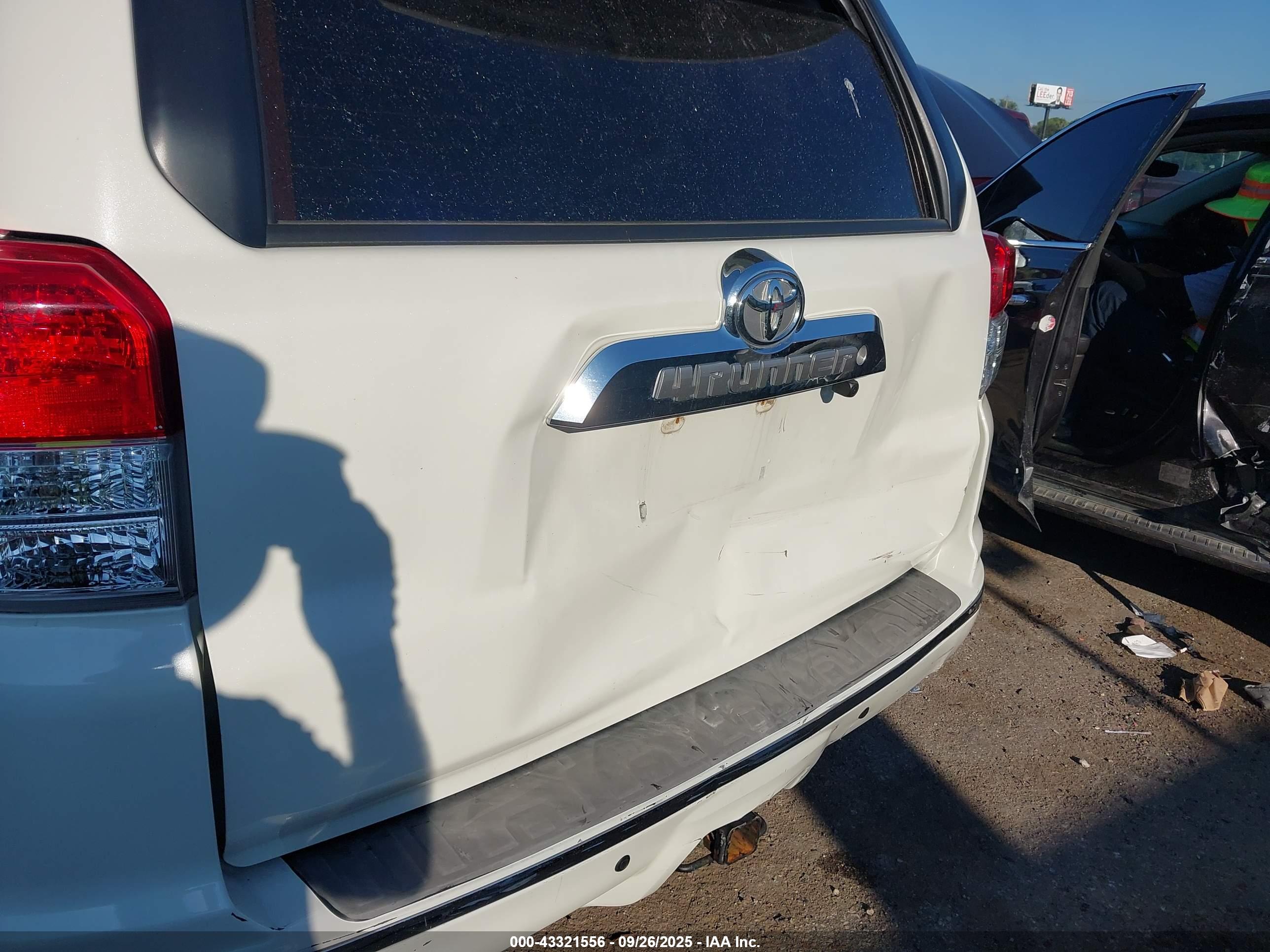TOYOTA 4RUNNER image 6
