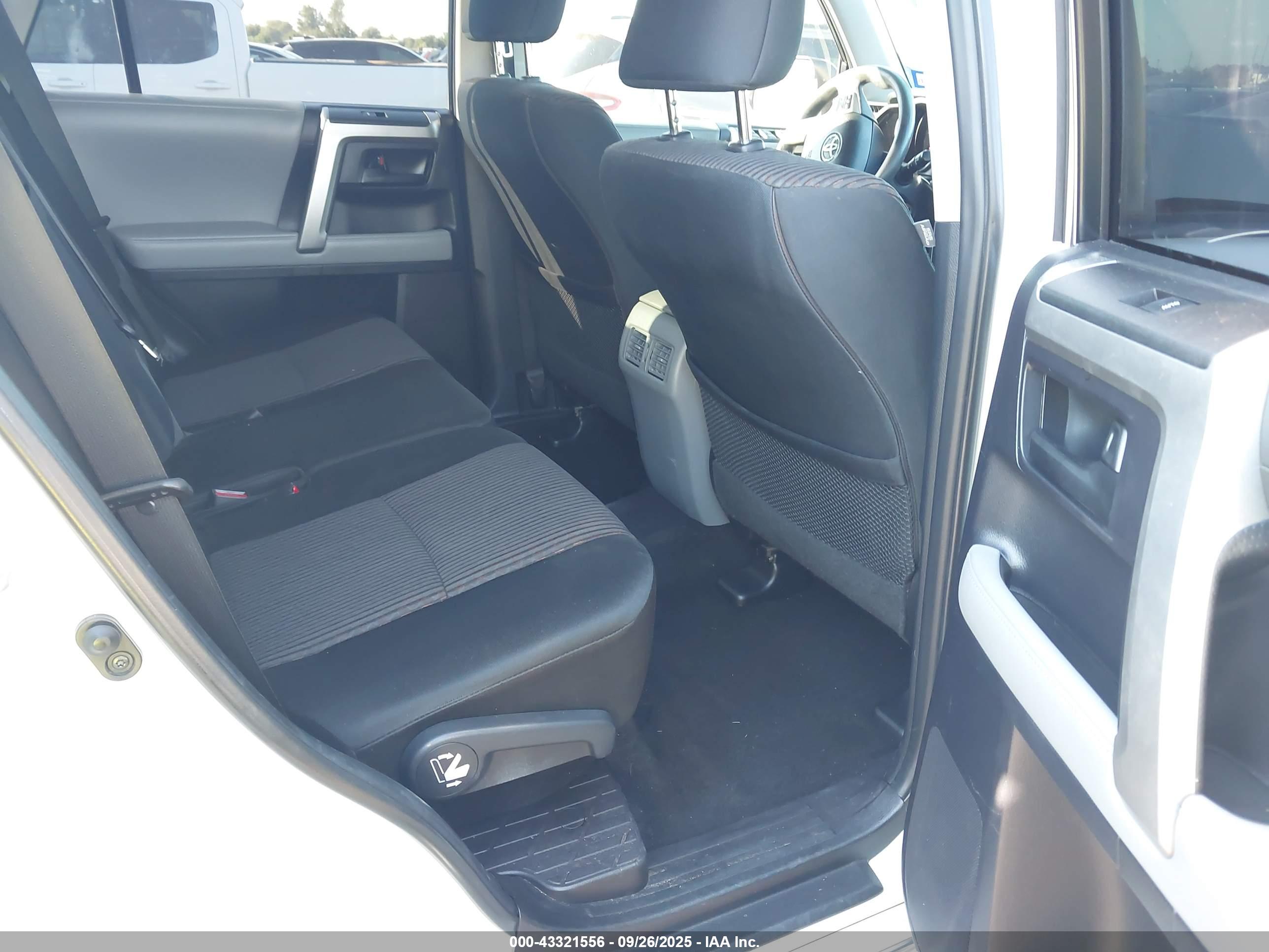 TOYOTA 4RUNNER image 8