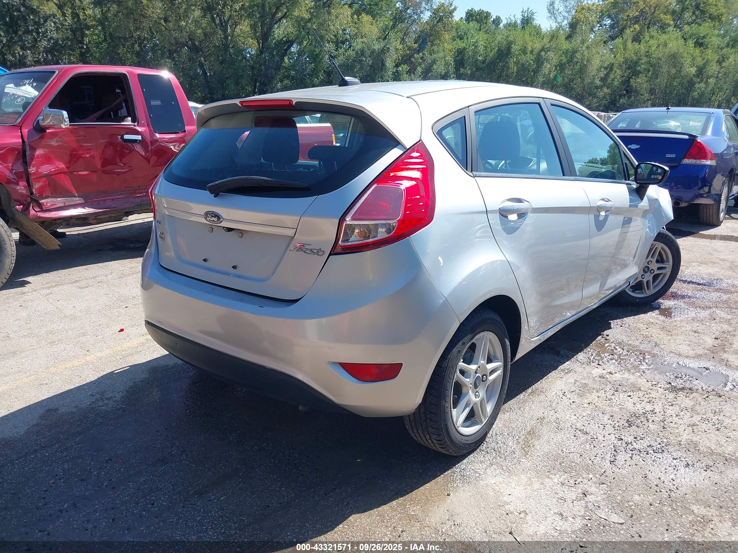 FORD FIESTA image 4