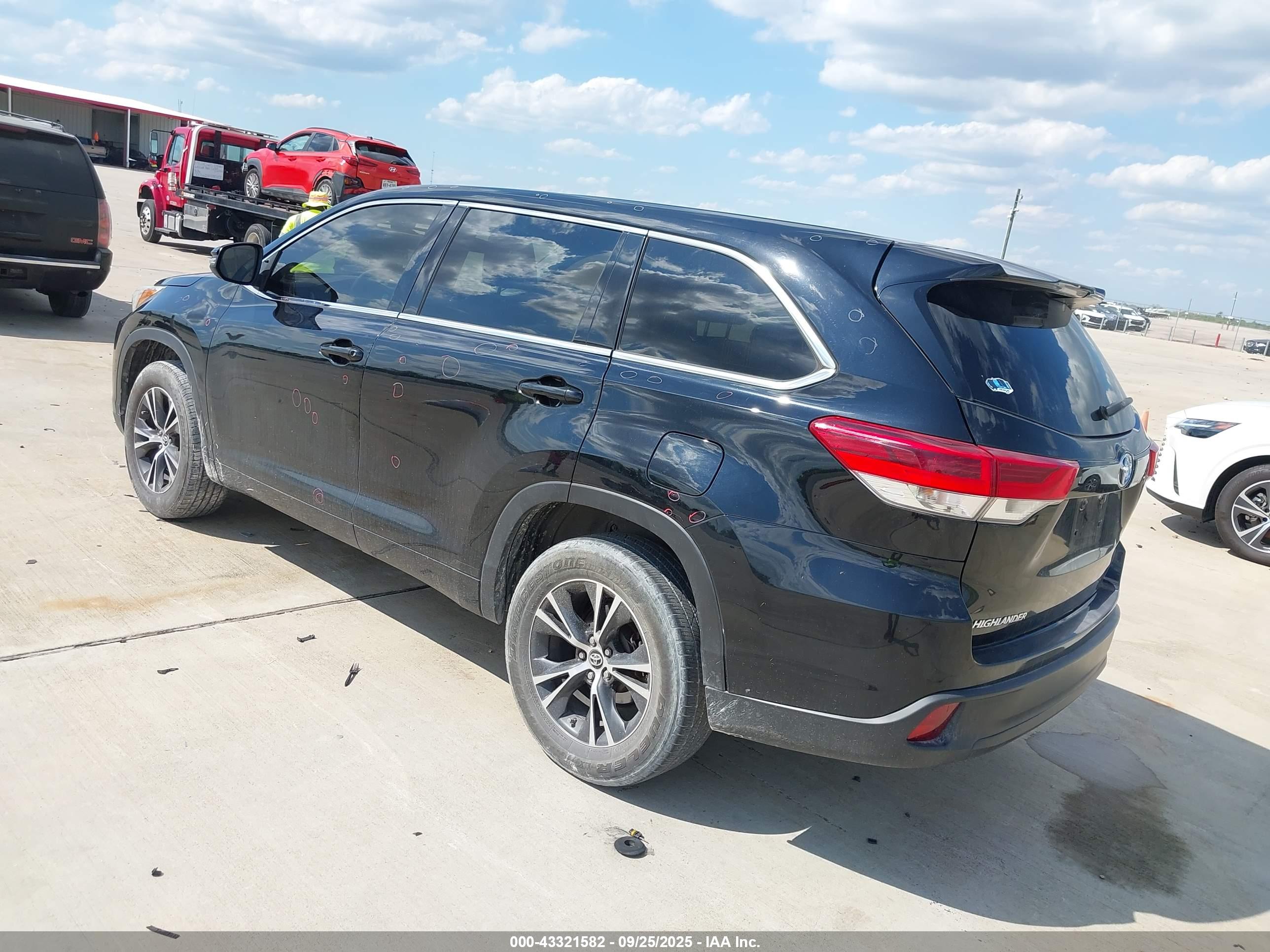TOYOTA HIGHLANDER image 3