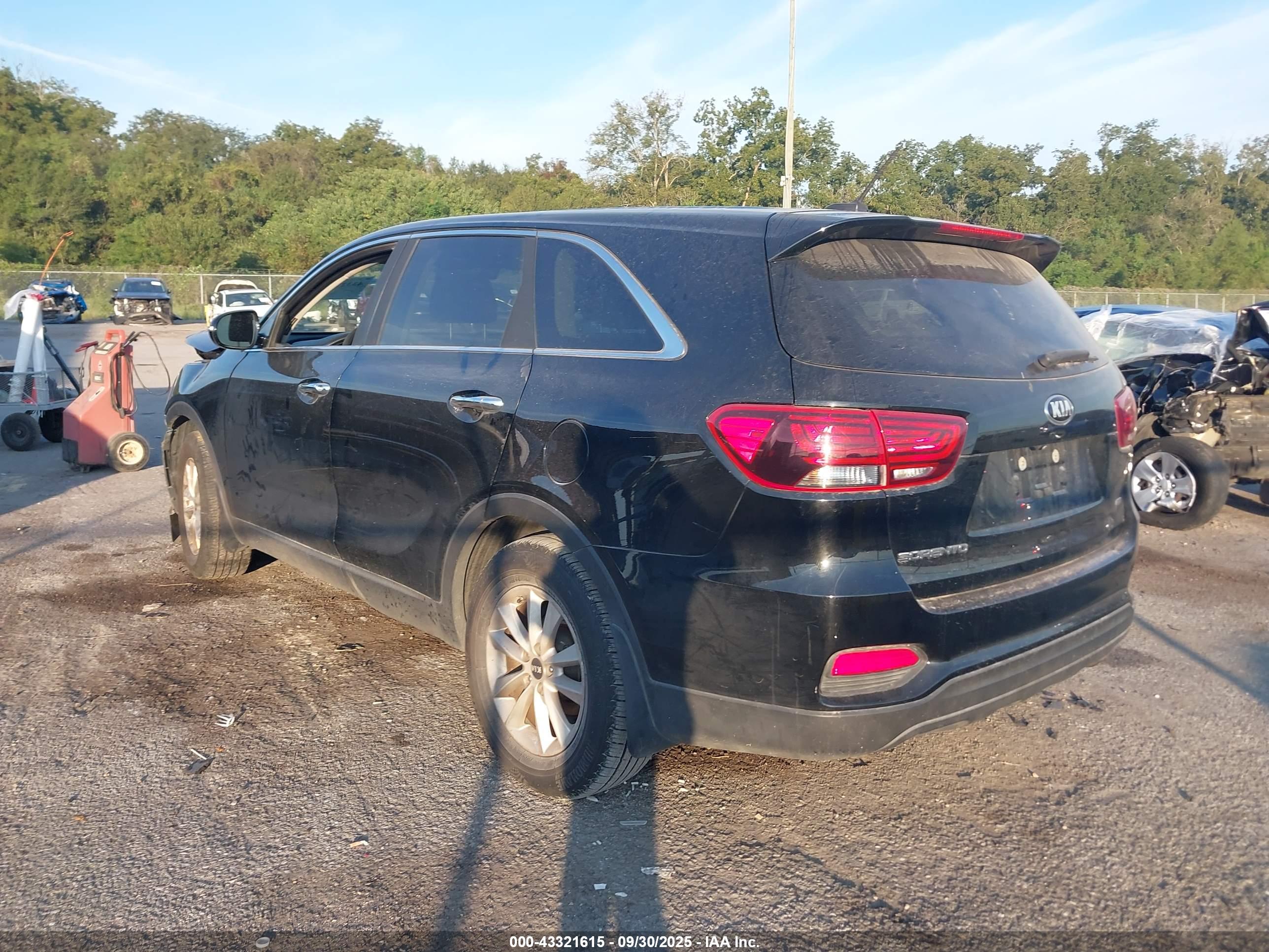 KIA SORENTO image 3