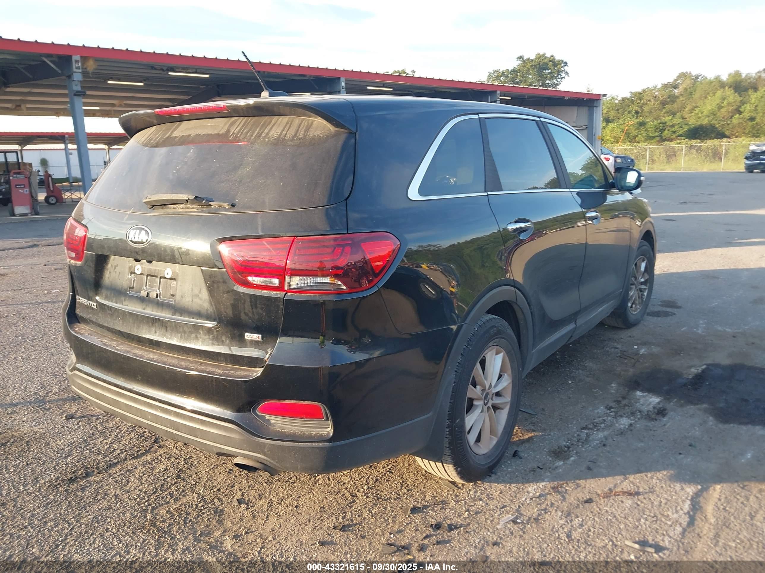 KIA SORENTO image 4