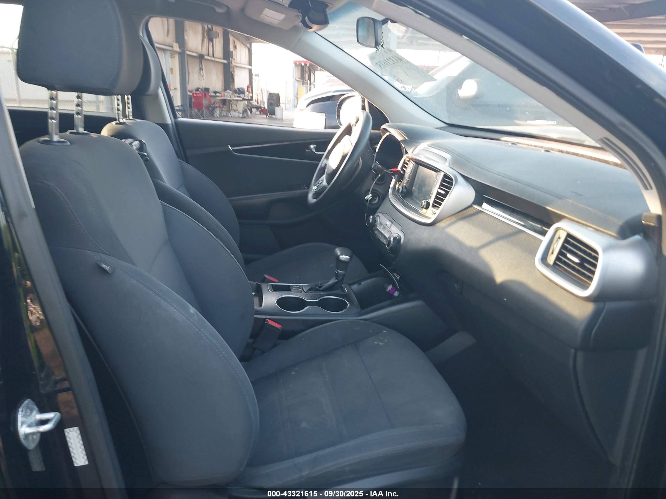 KIA SORENTO image 5