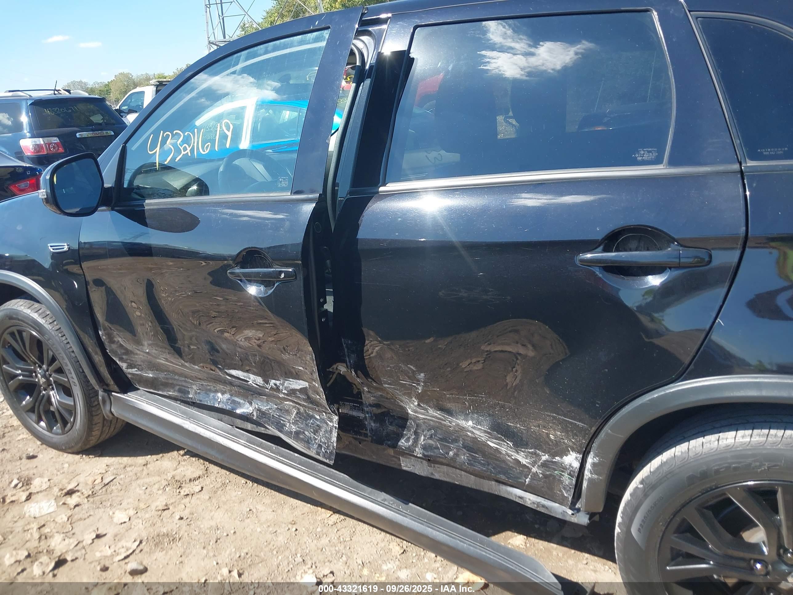 MITSUBISHI OUTLANDER image 6