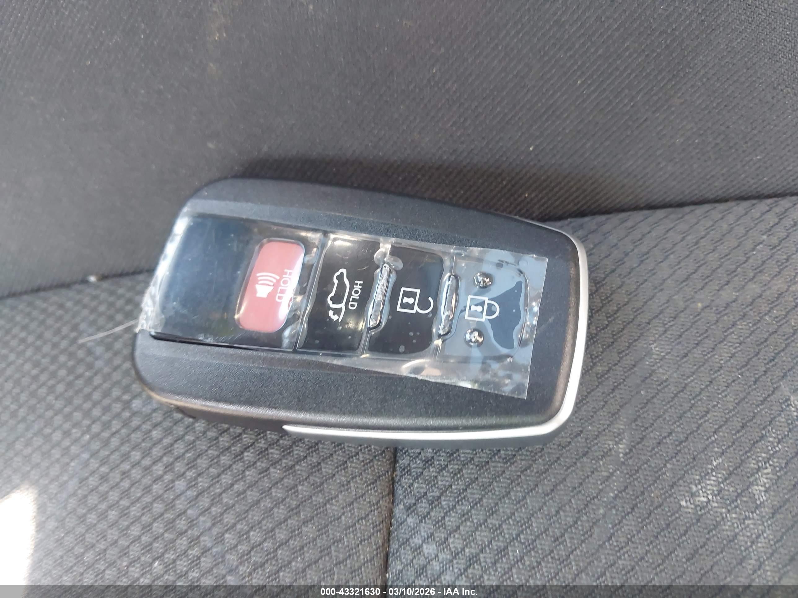 TOYOTA RAV4 image 11