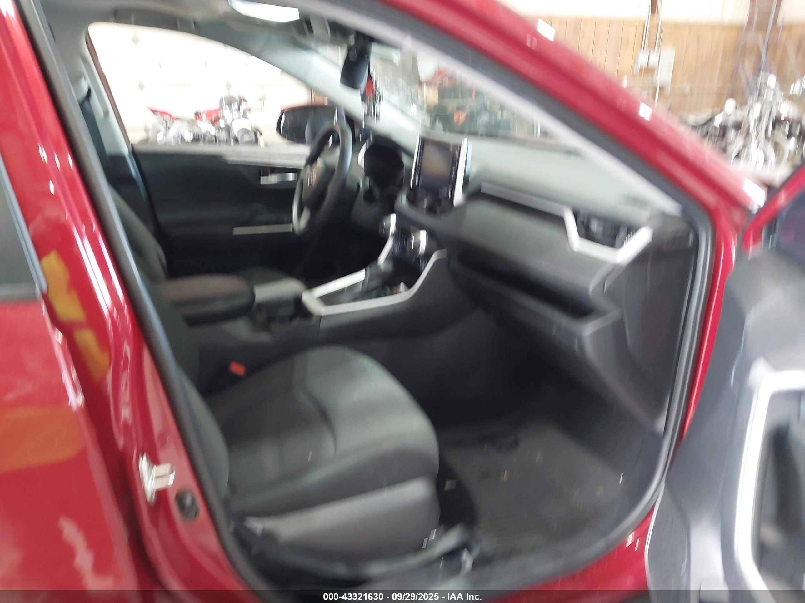 TOYOTA RAV4 image 5