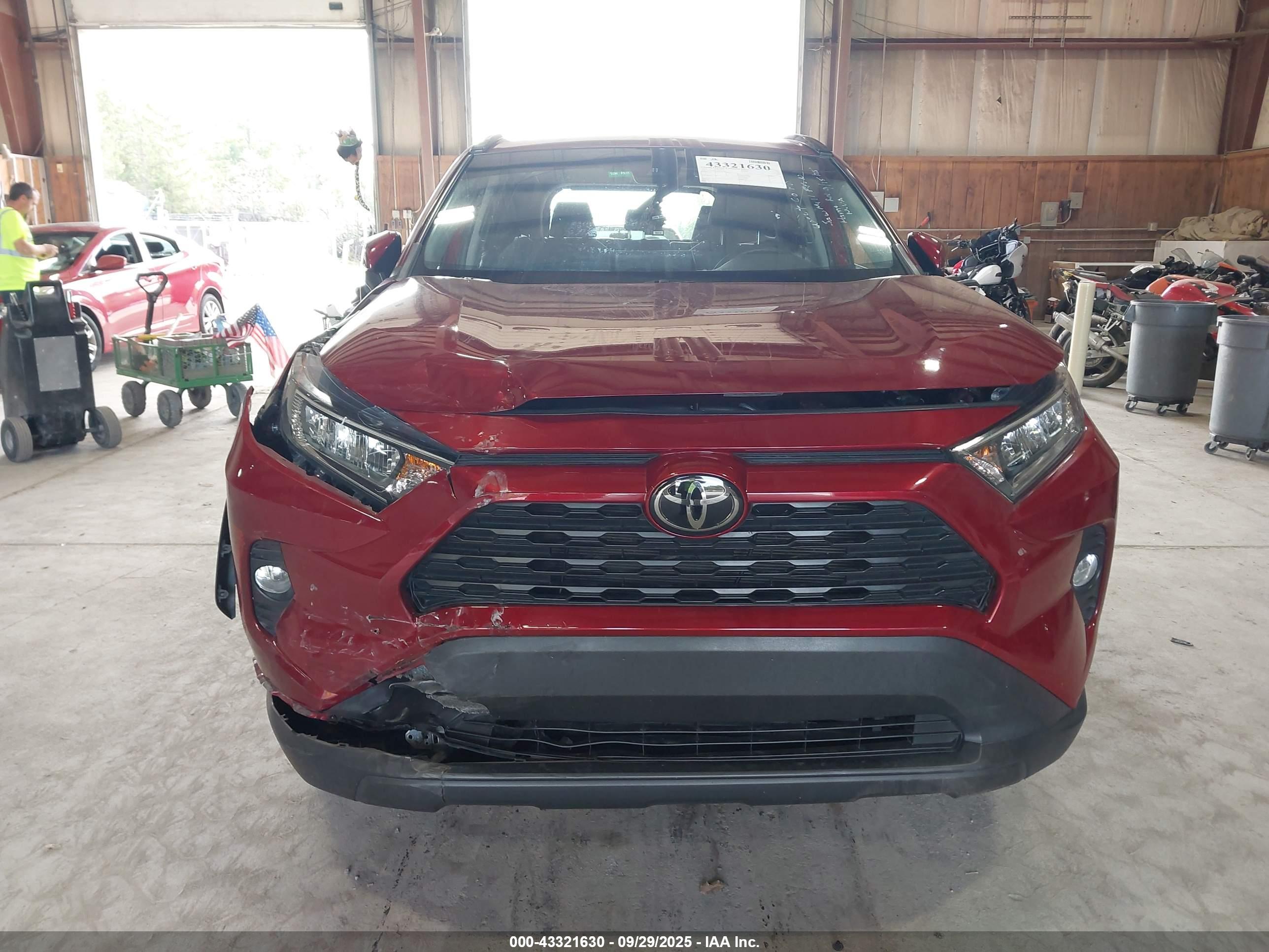 TOYOTA RAV4 image 6
