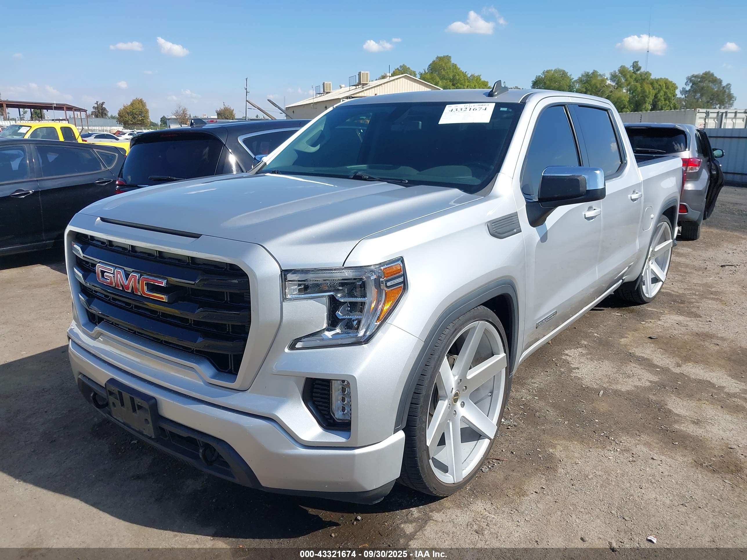 GMC SIERRA image 2