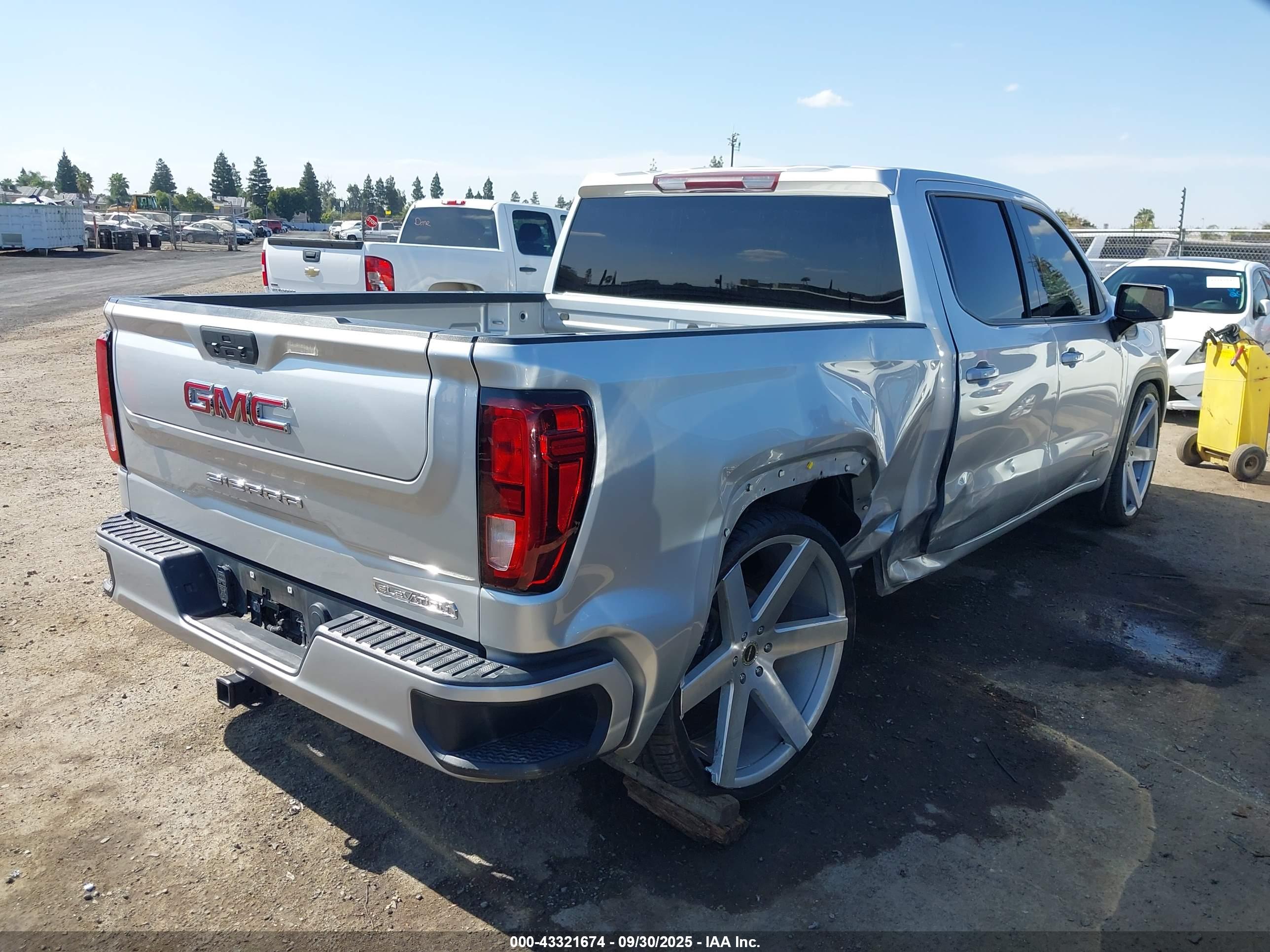 GMC SIERRA image 4
