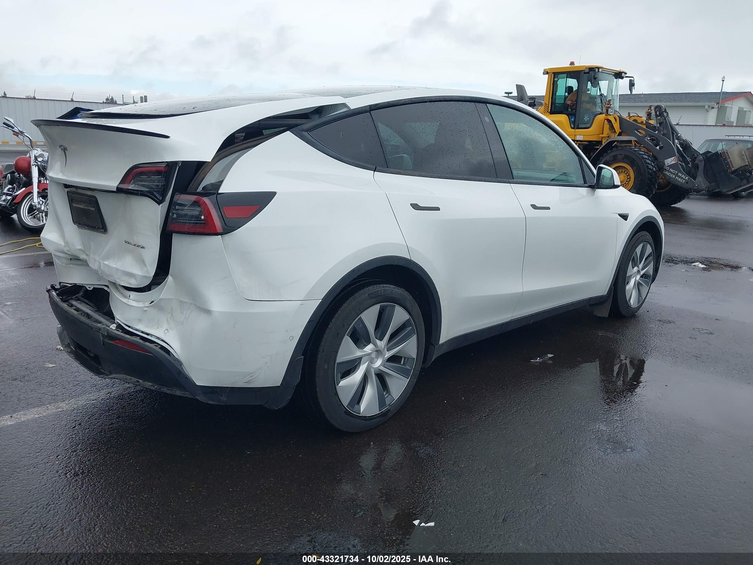 TESLA MODEL image 4