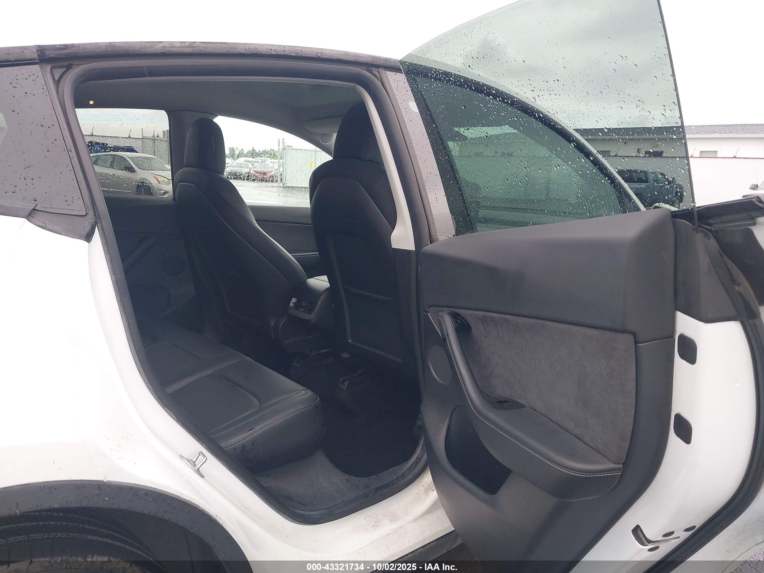 TESLA MODEL image 8