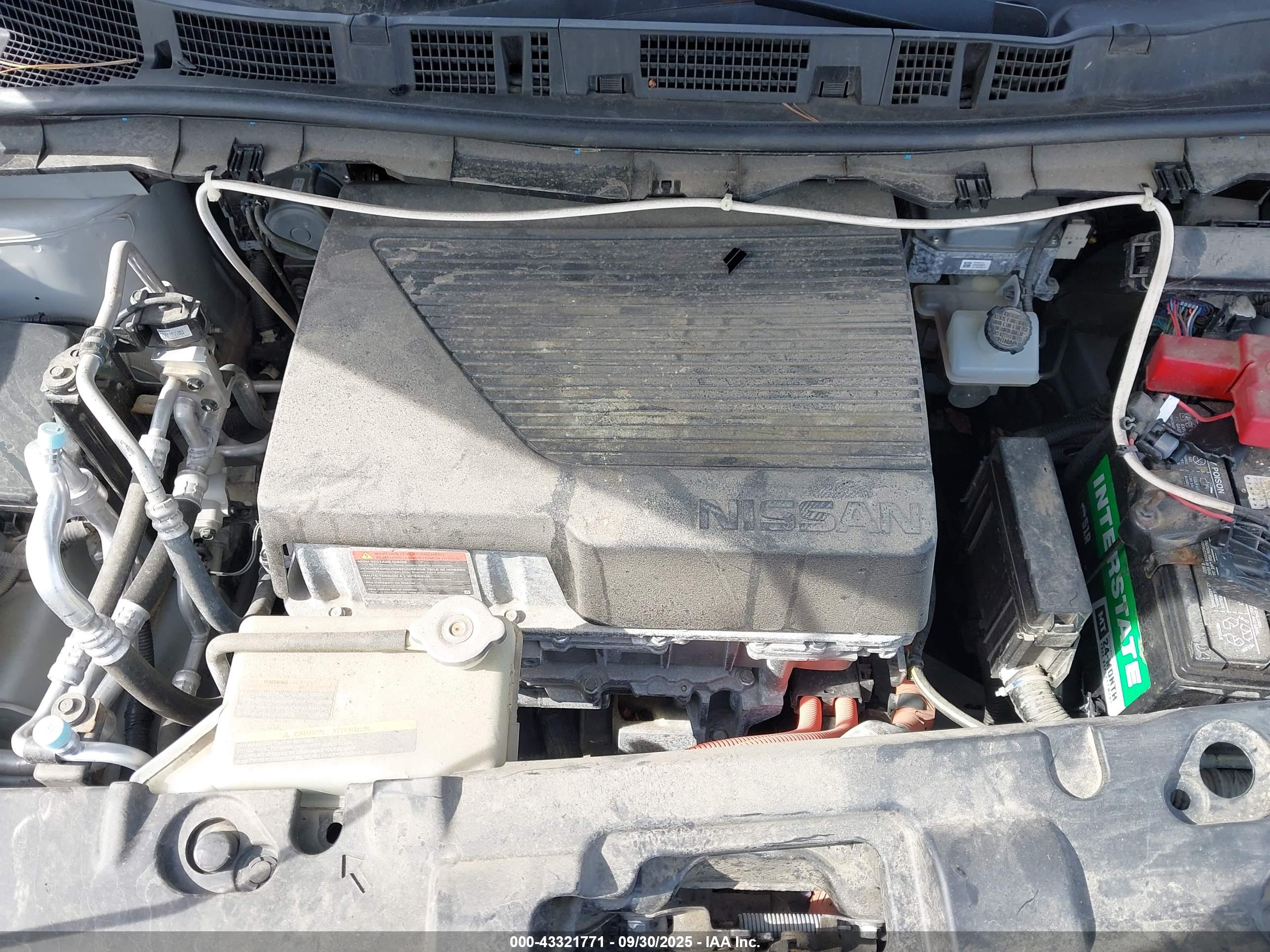 NISSAN LEAF image 10