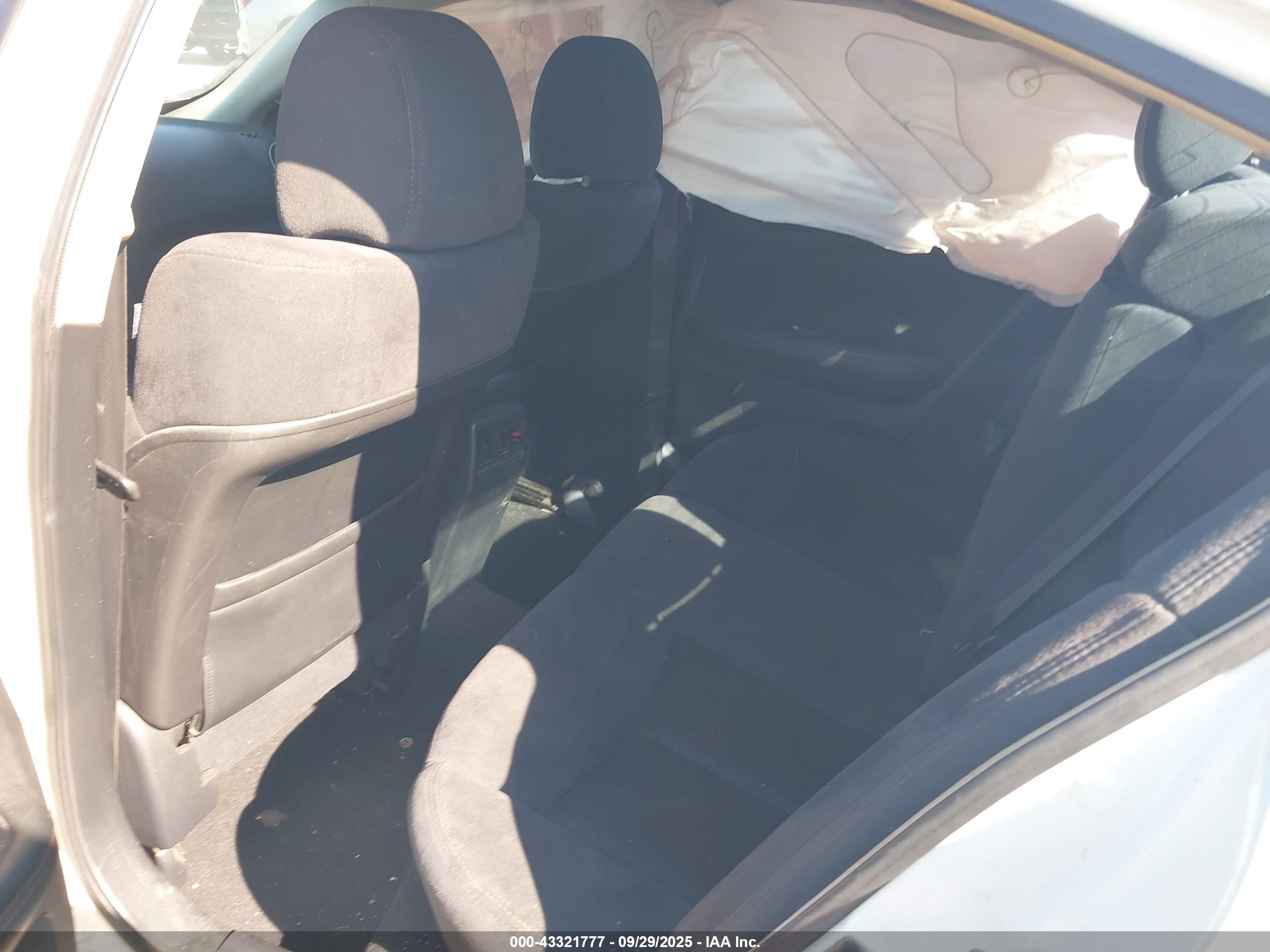 NISSAN MAXIMA image 8