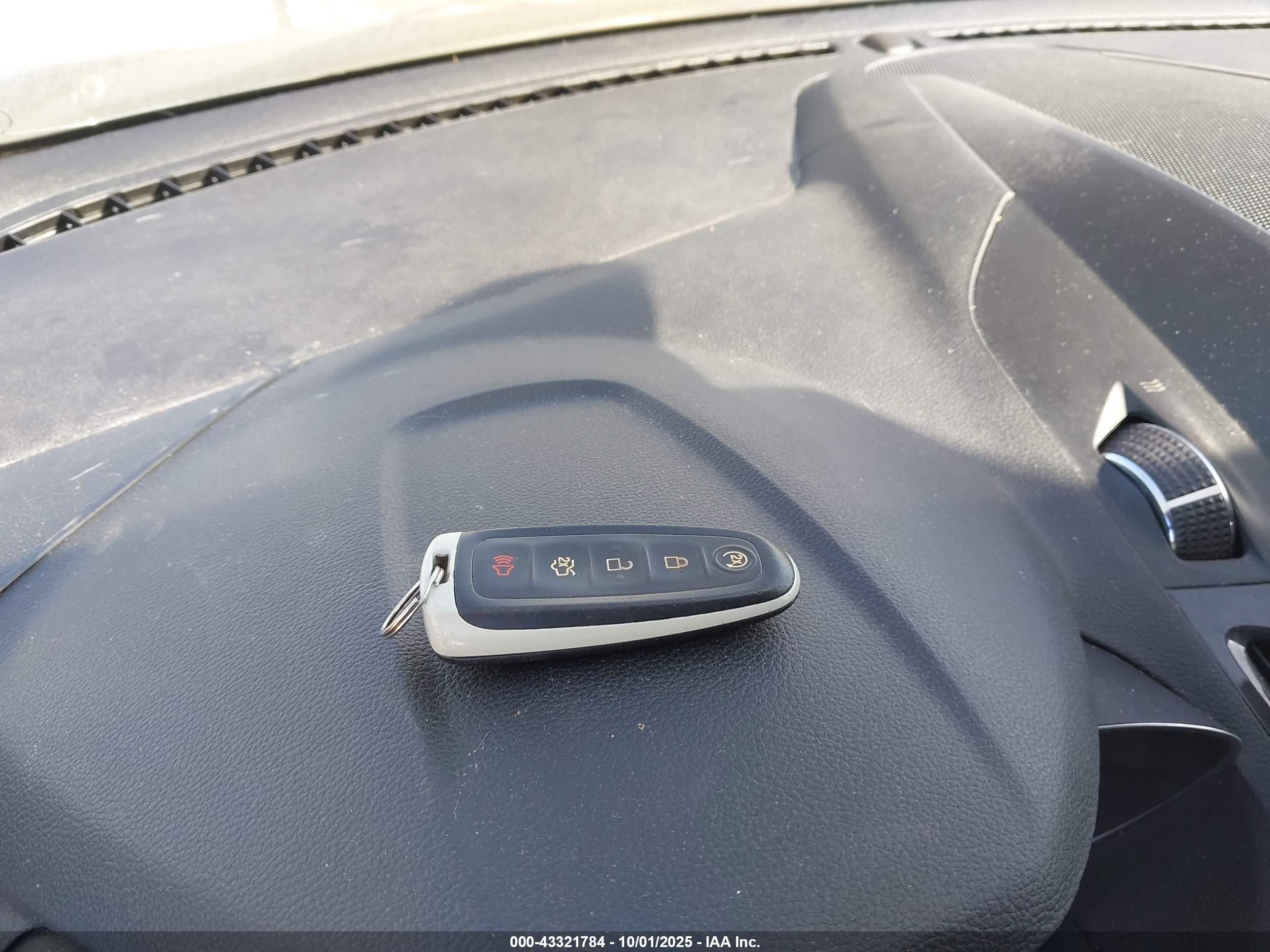 FORD ESCAPE image 11