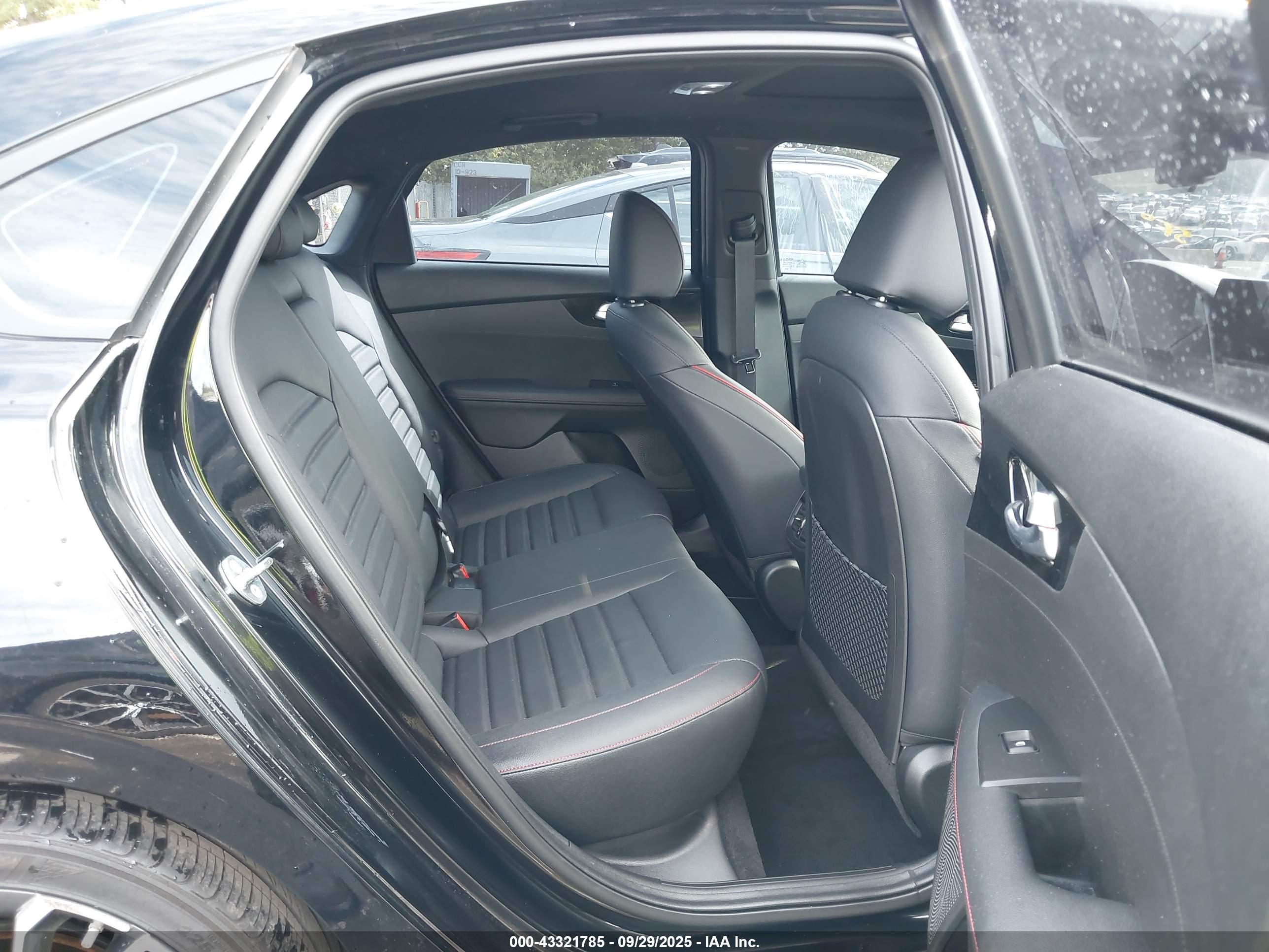 KIA FORTE image 8
