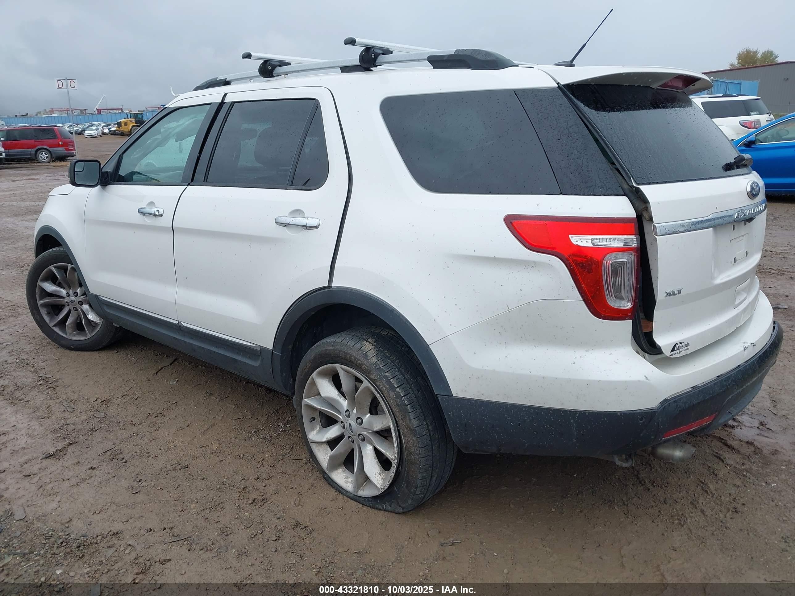 FORD EXPLORER image 3