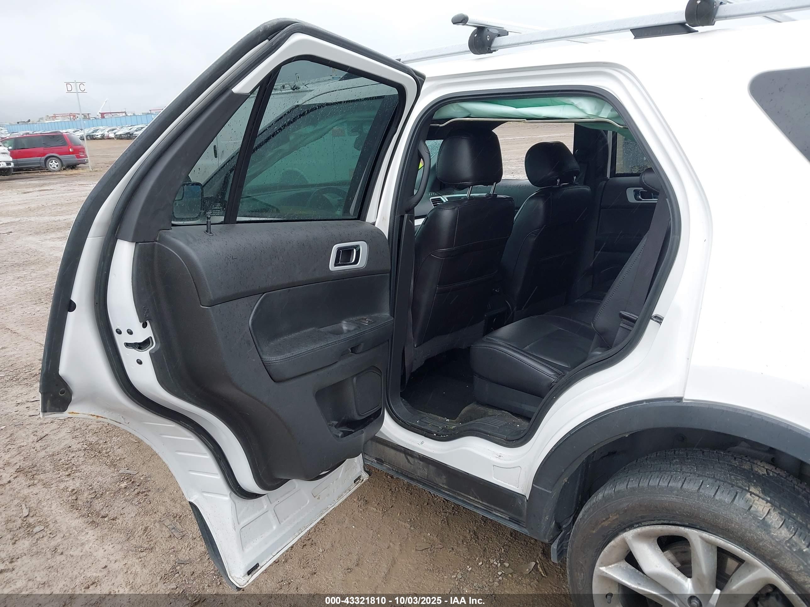 FORD EXPLORER image 8