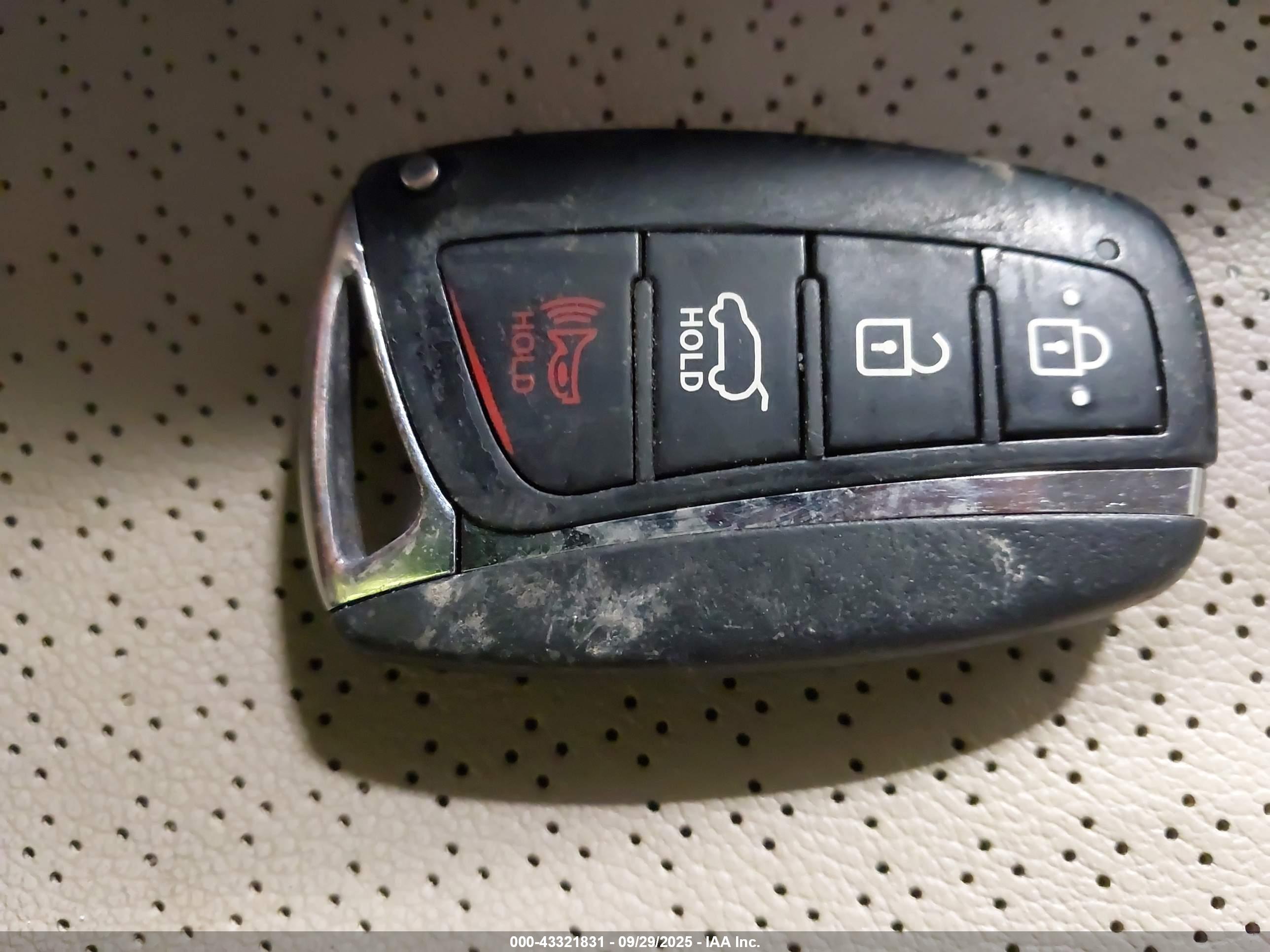HYUNDAI SANTA image 11