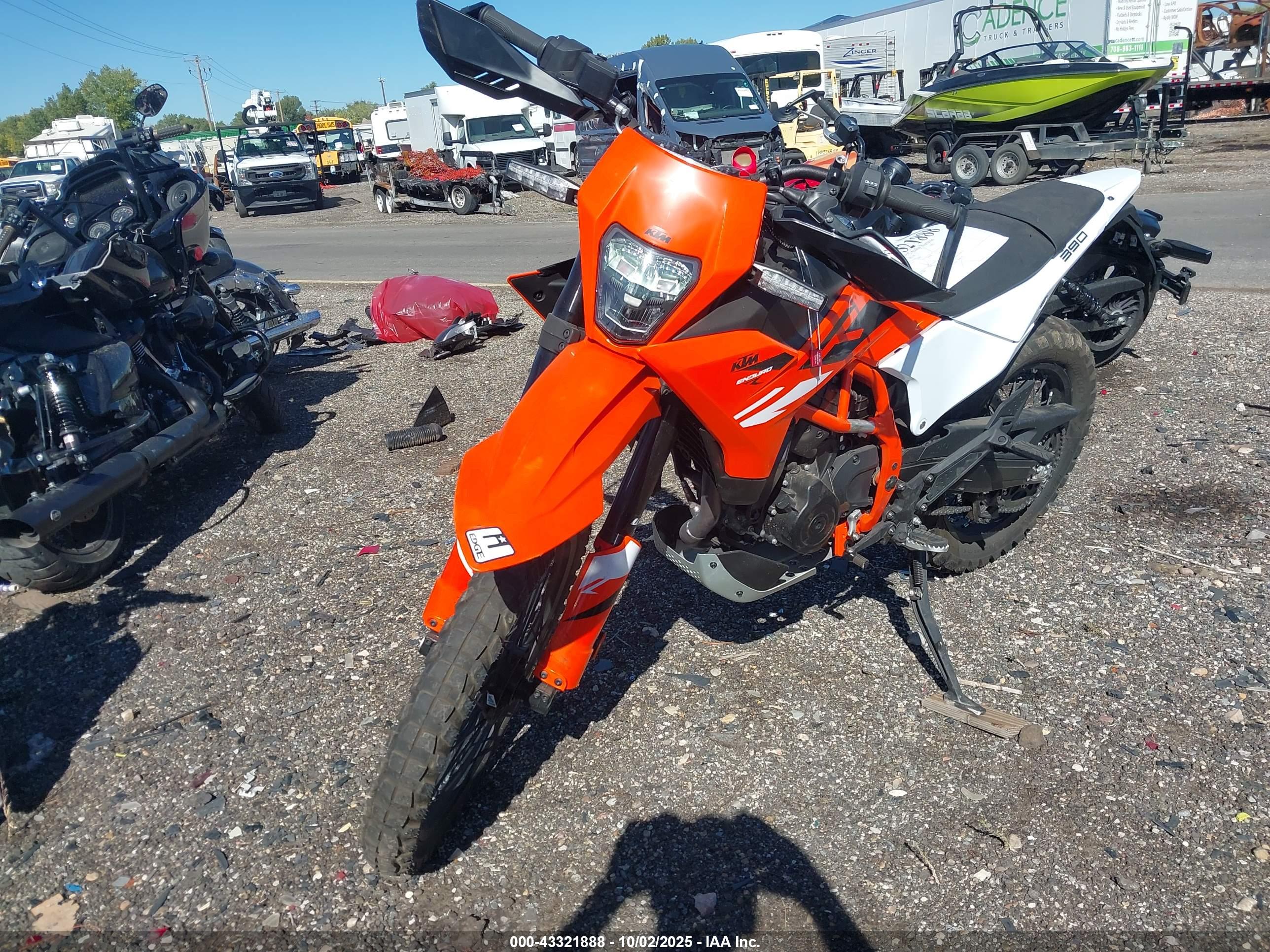 KTM 390 image 2