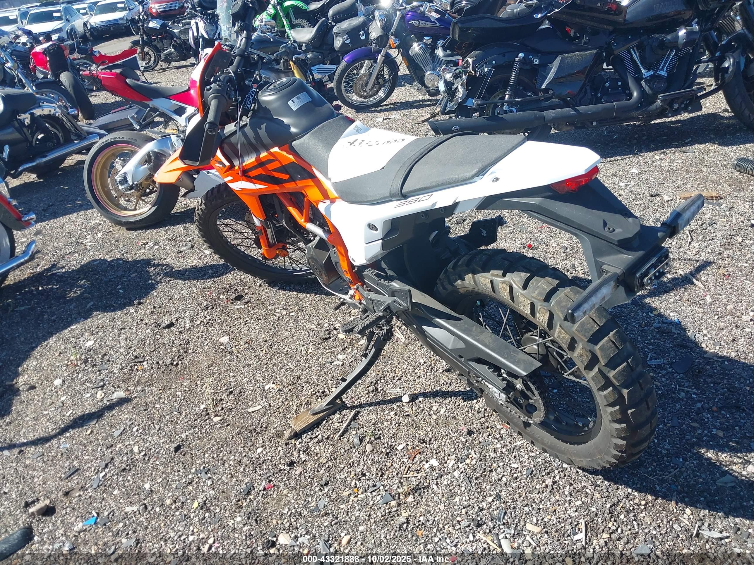 KTM 390 image 3