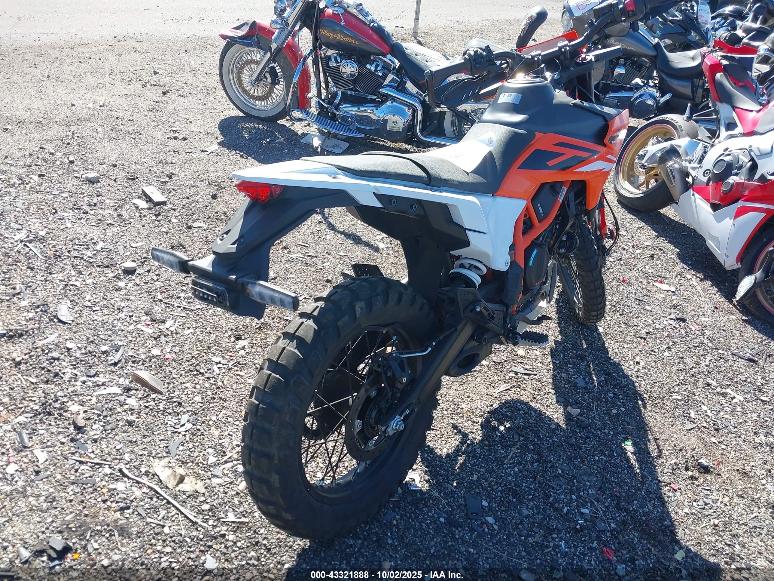 KTM 390 image 4