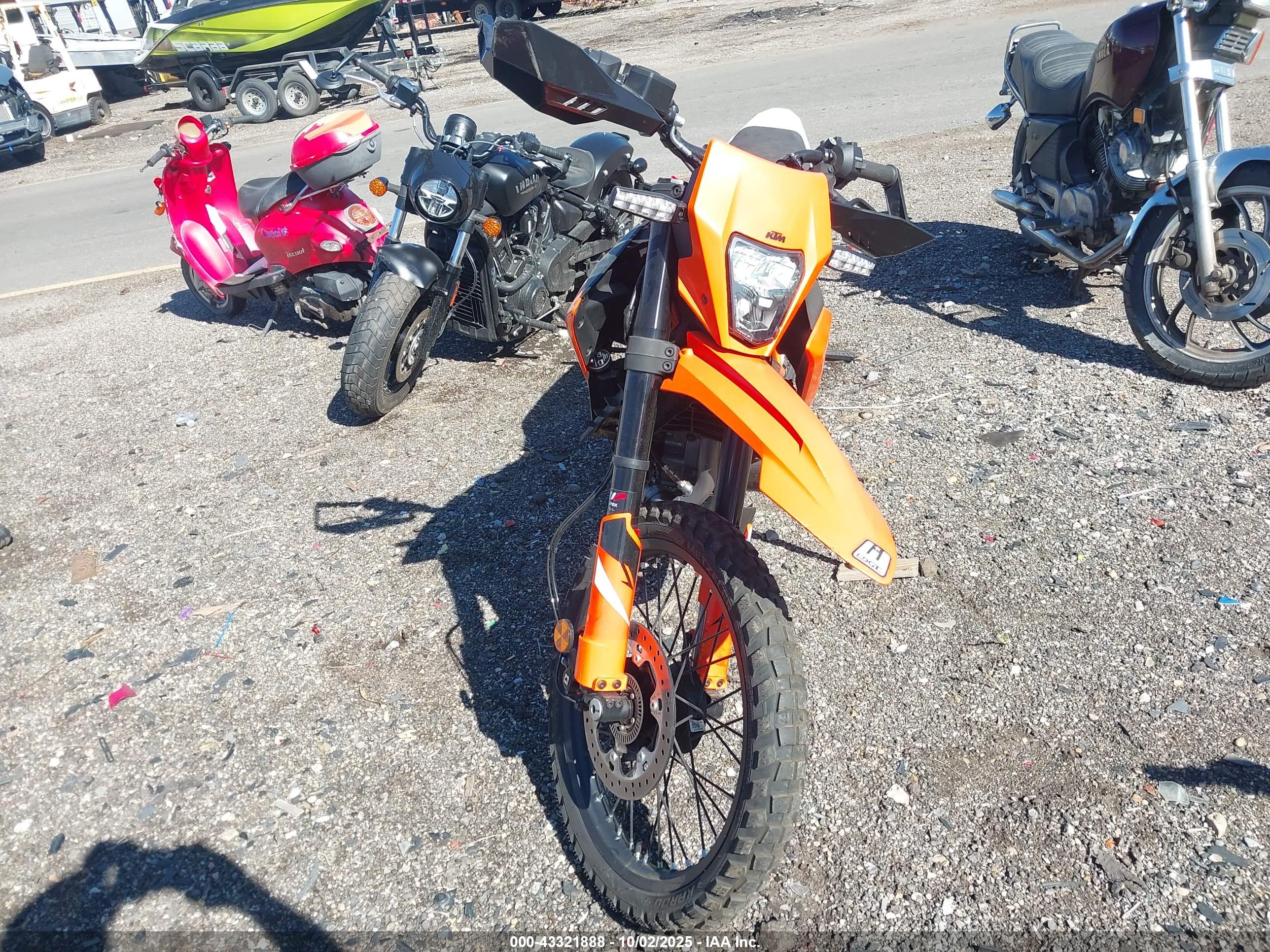 KTM 390 image 5