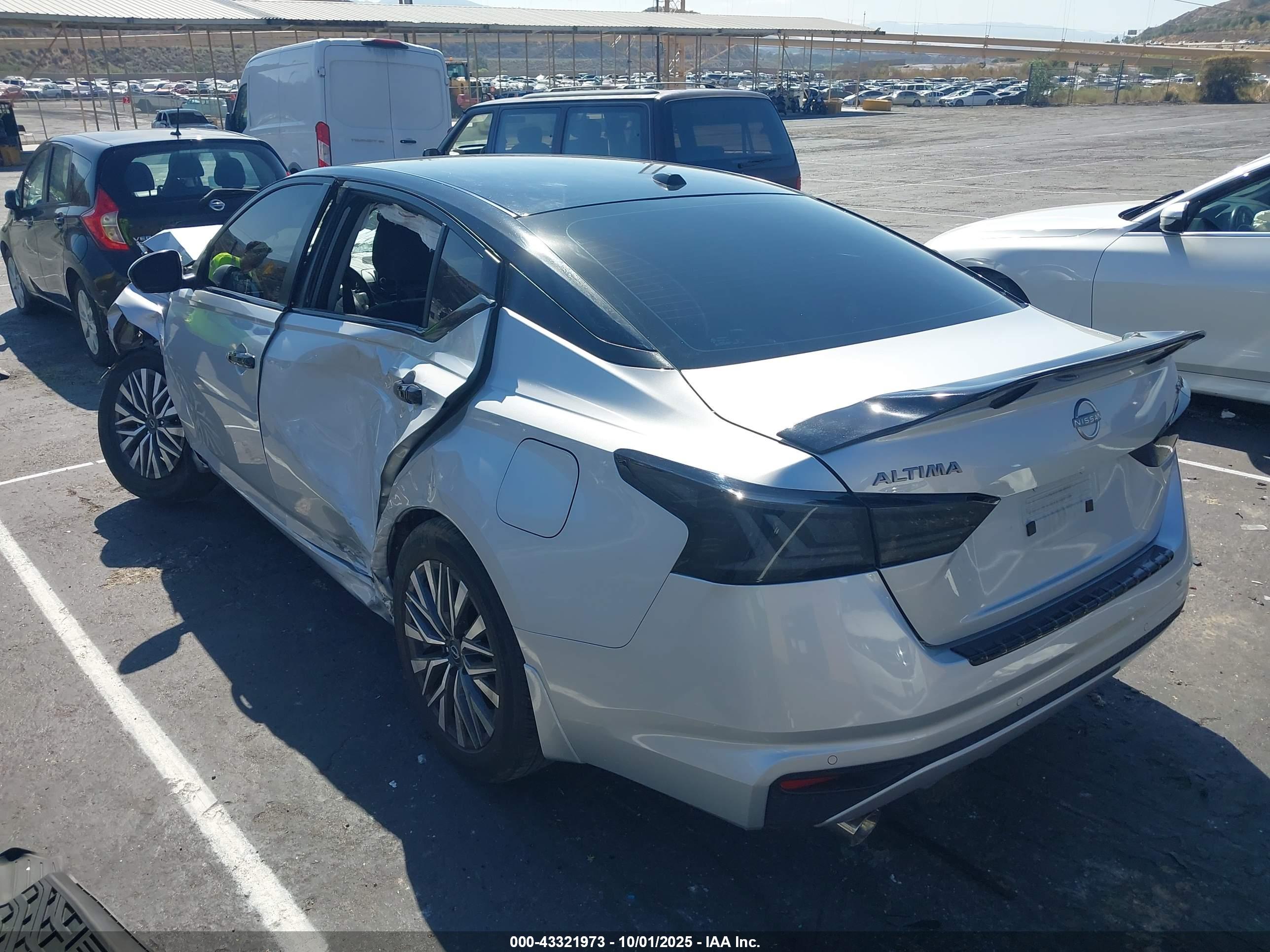 NISSAN ALTIMA image 3