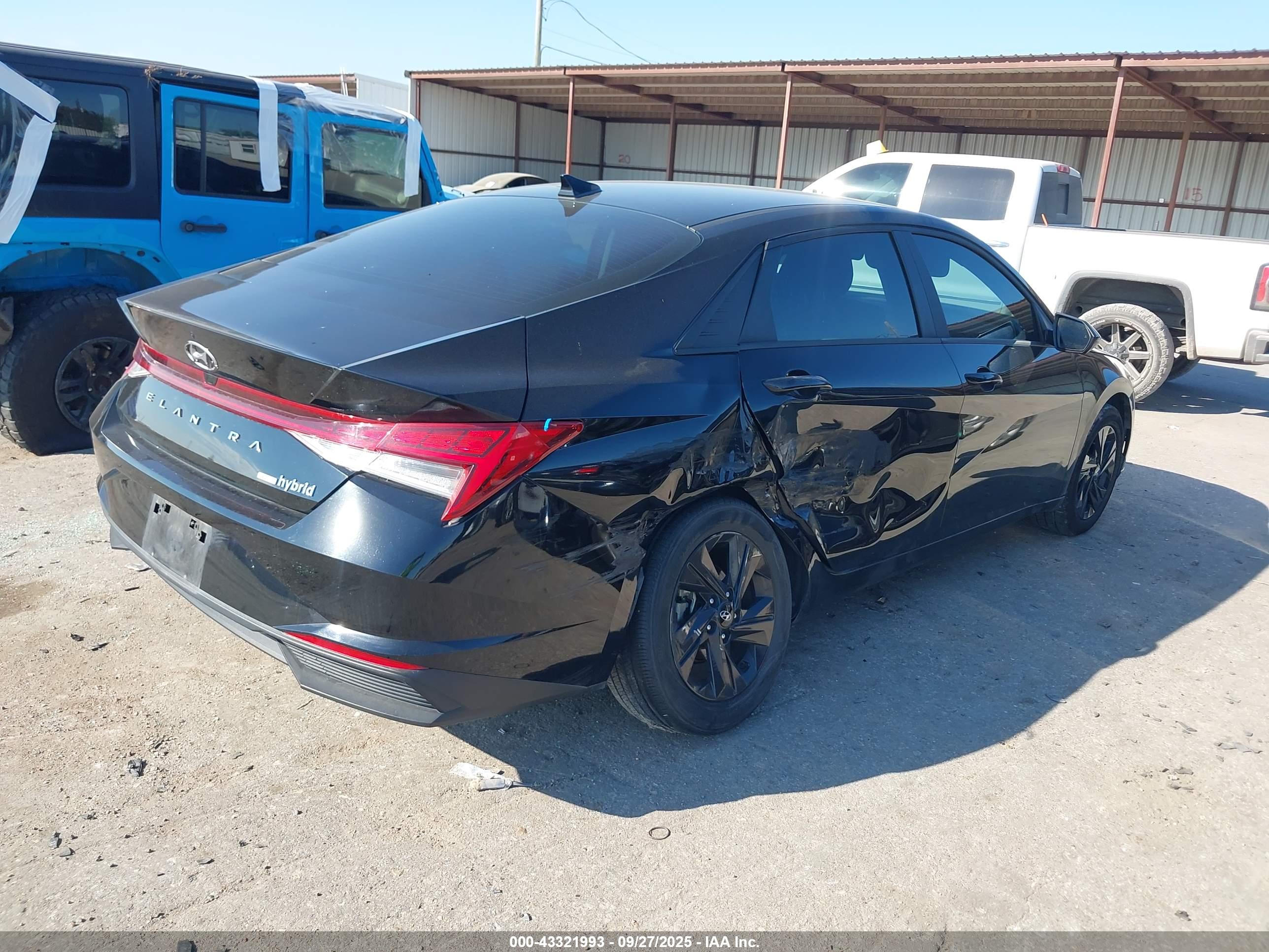 HYUNDAI ELANTRA image 4