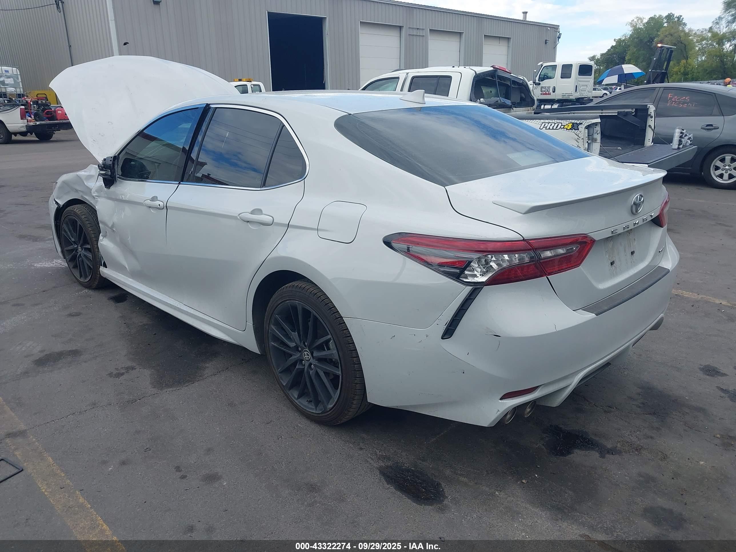 TOYOTA CAMRY image 3