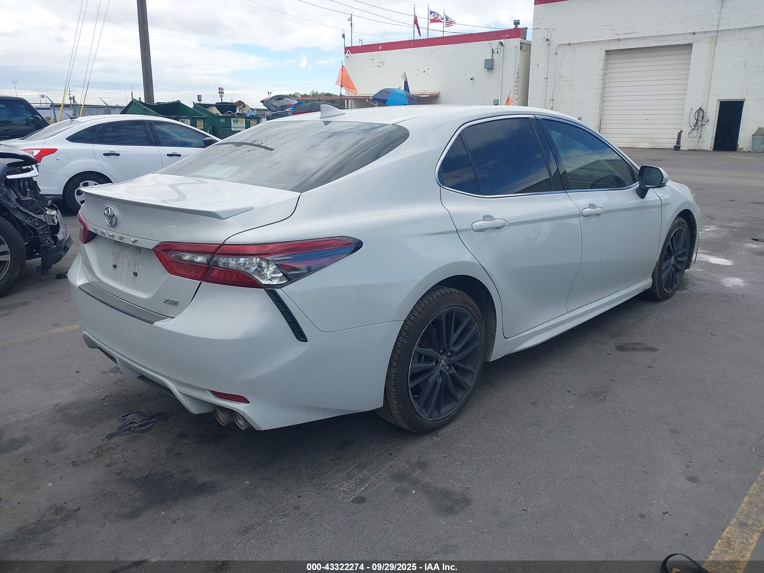 TOYOTA CAMRY image 4