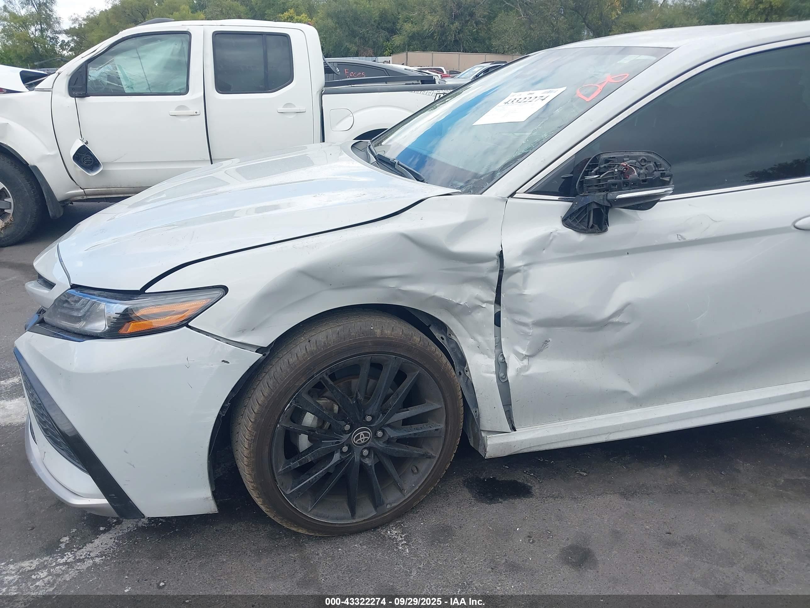 TOYOTA CAMRY image 6