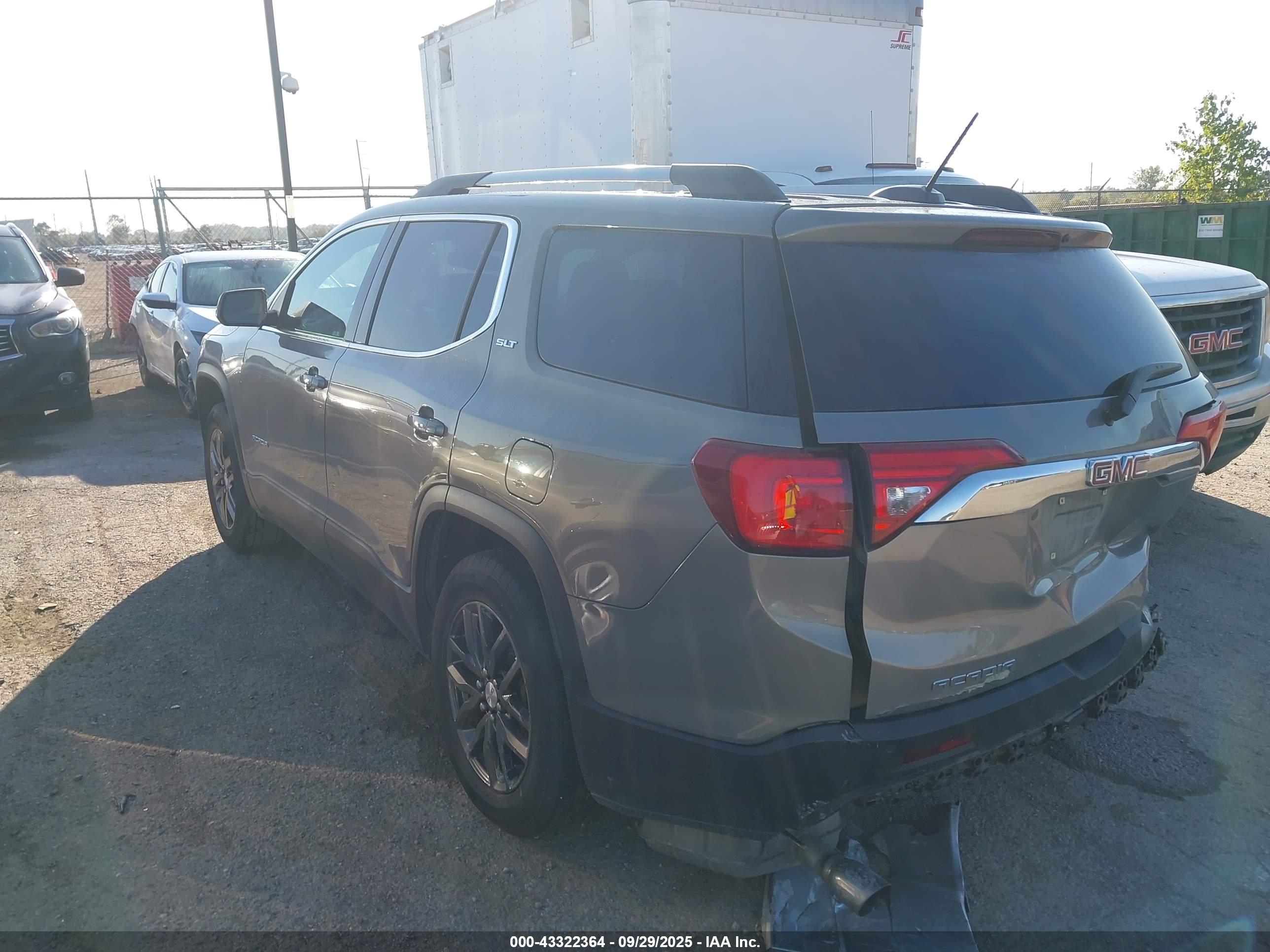 GMC ACADIA image 3