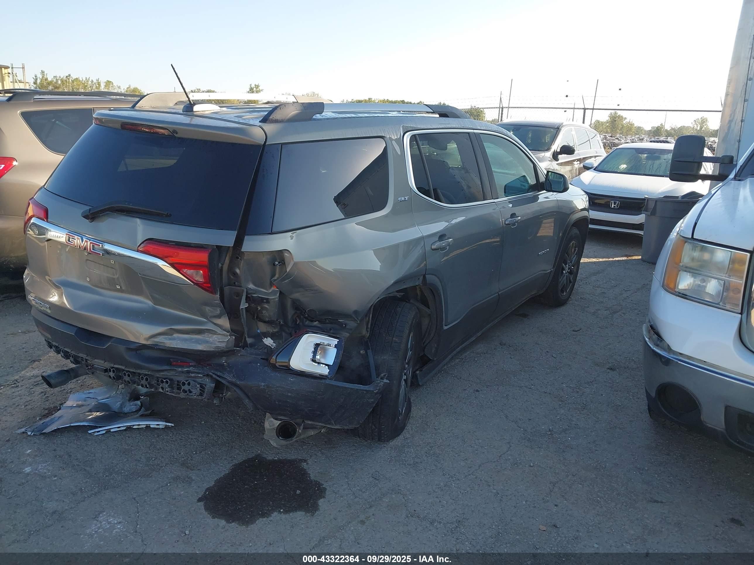 GMC ACADIA image 4