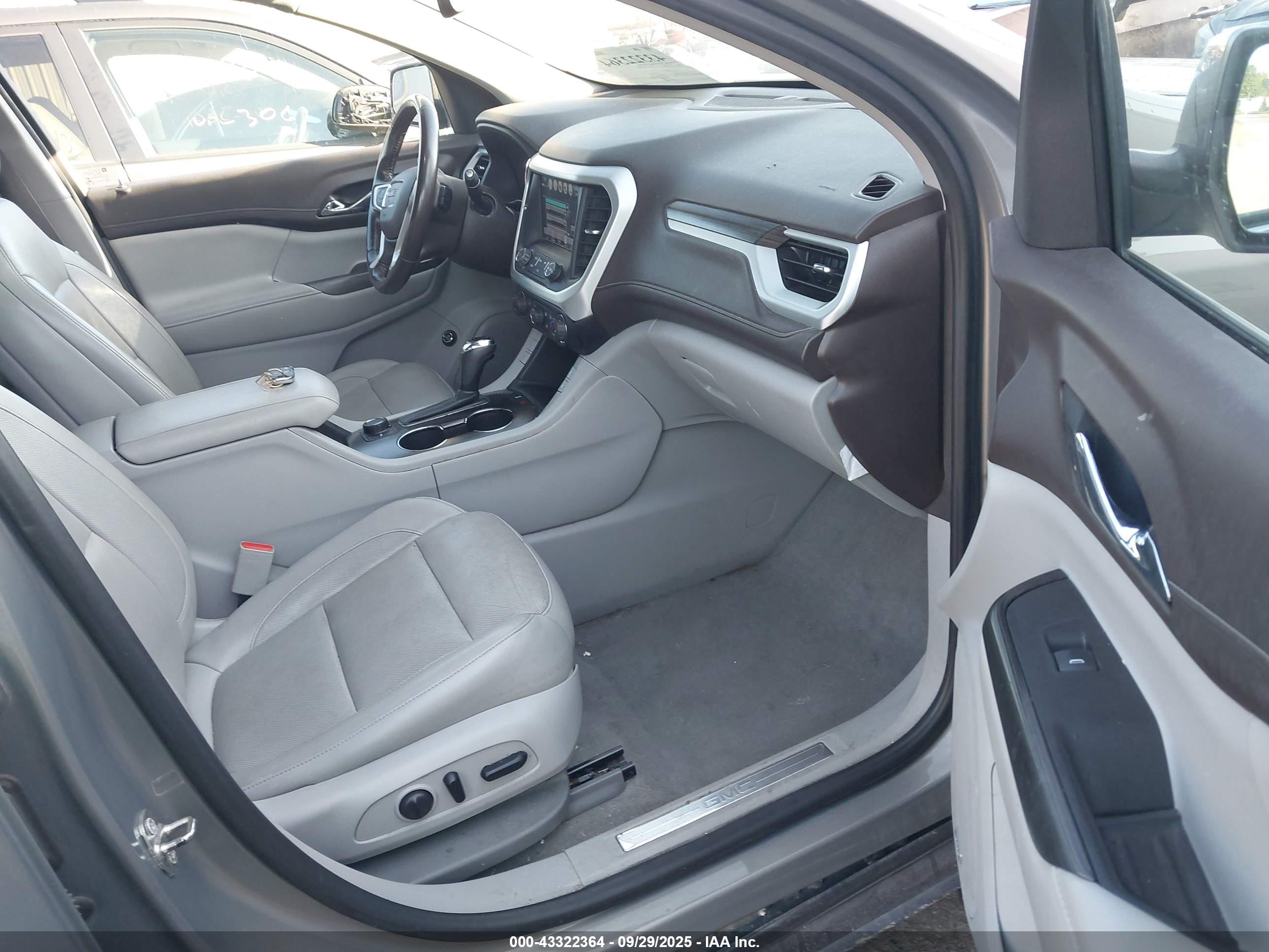 GMC ACADIA image 5