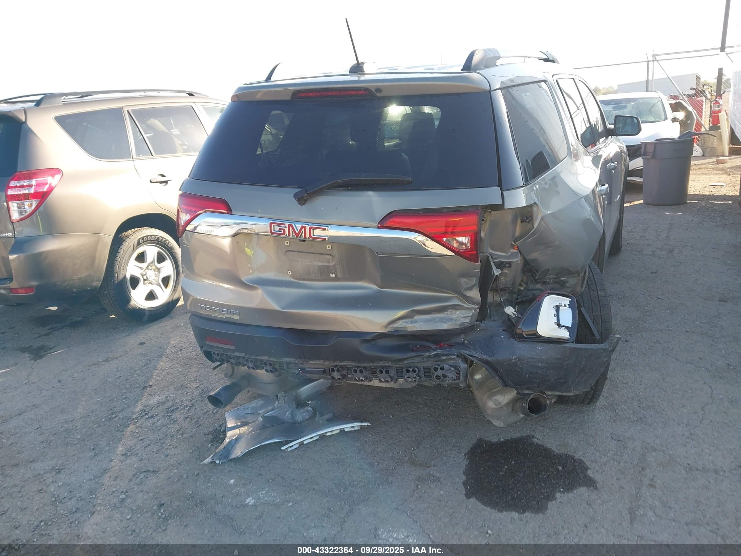 GMC ACADIA image 6