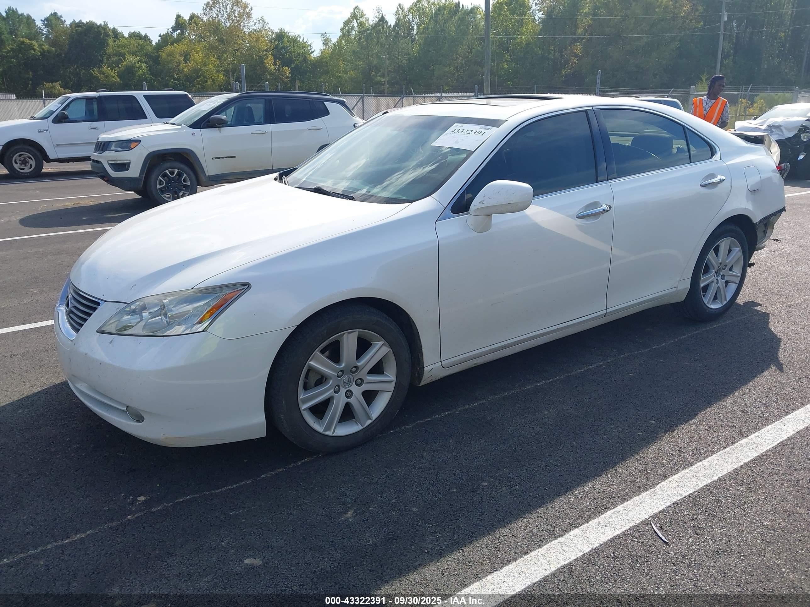 LEXUS ES image 2