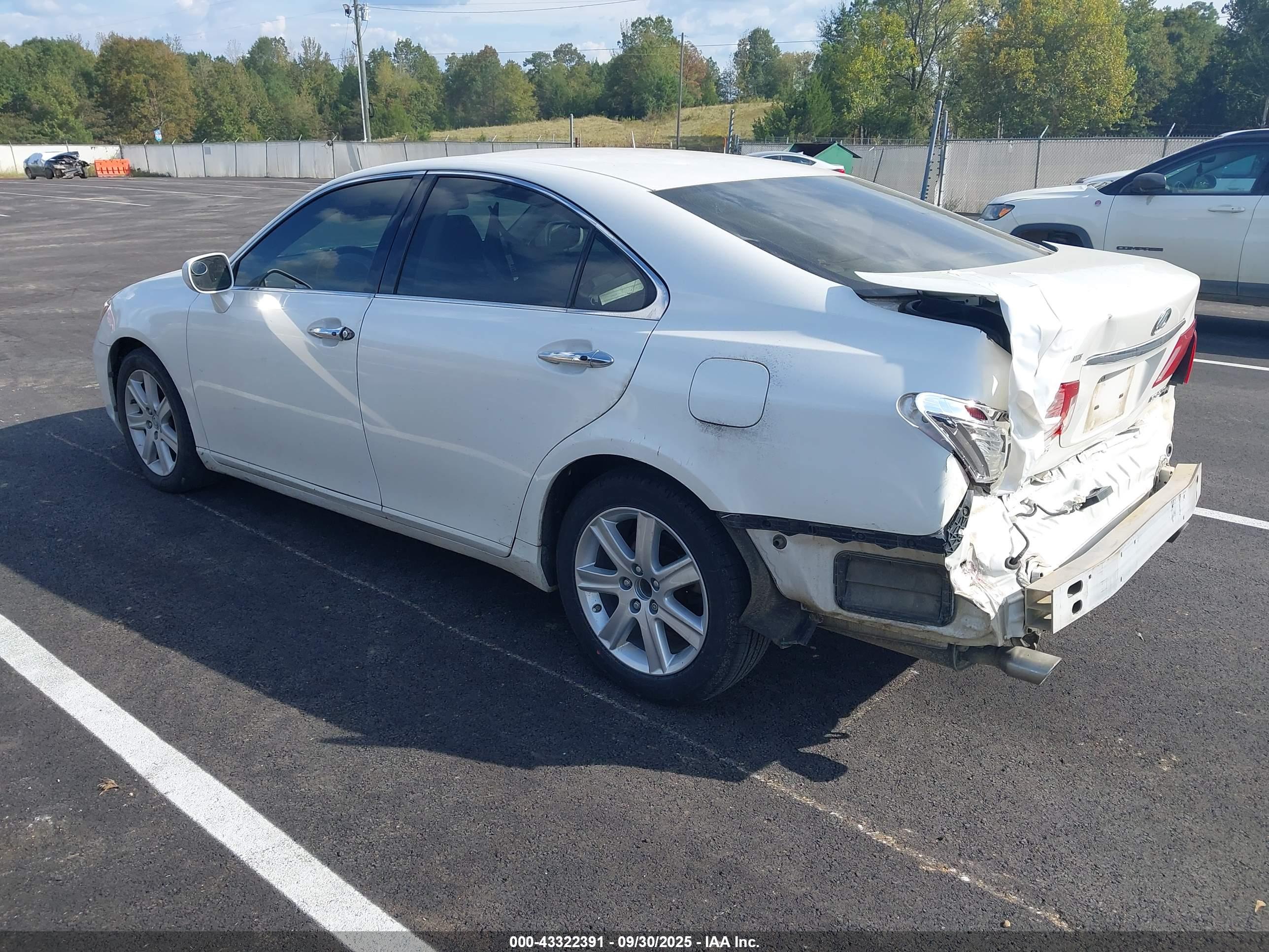 LEXUS ES image 3