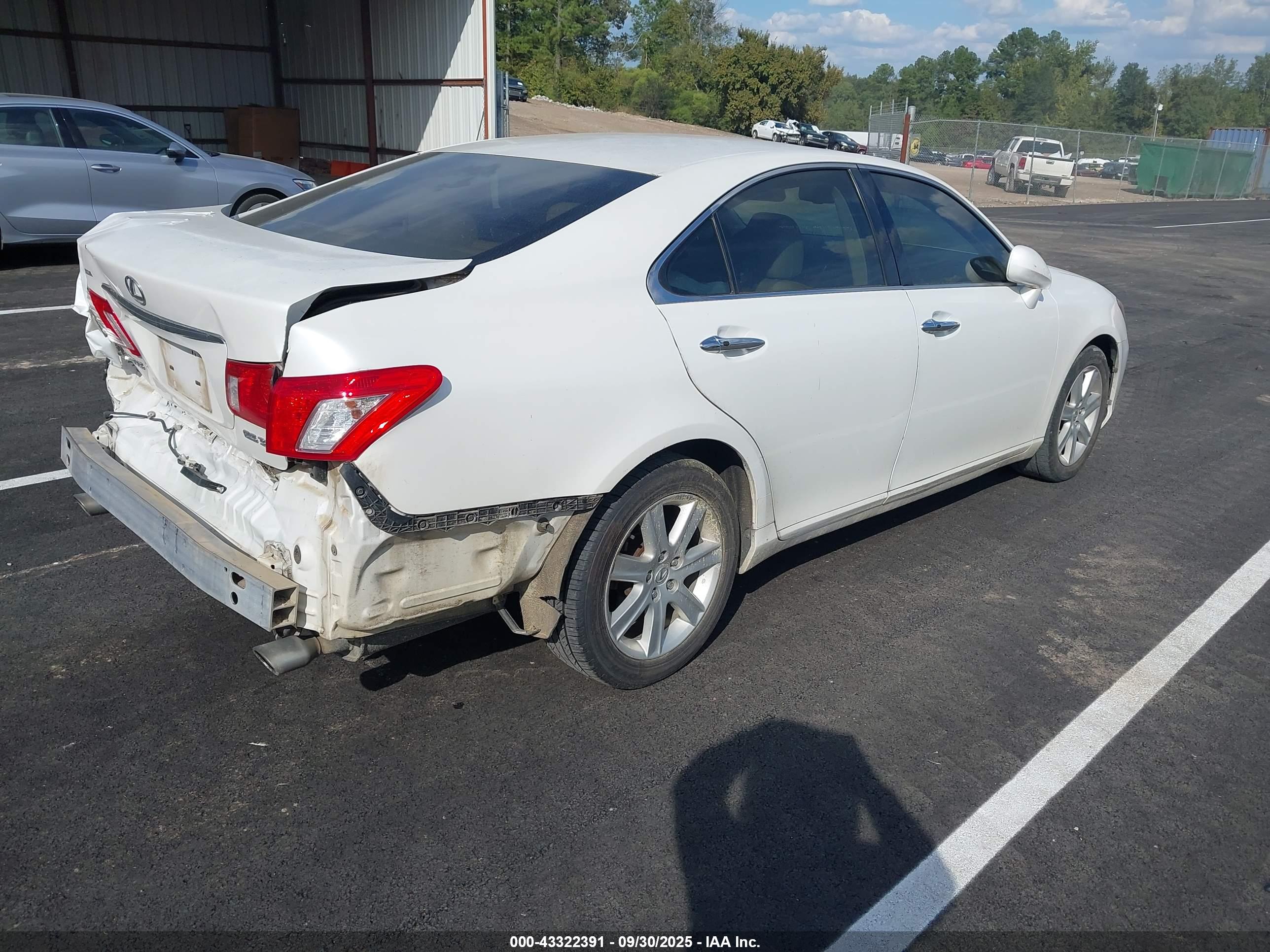 LEXUS ES image 4