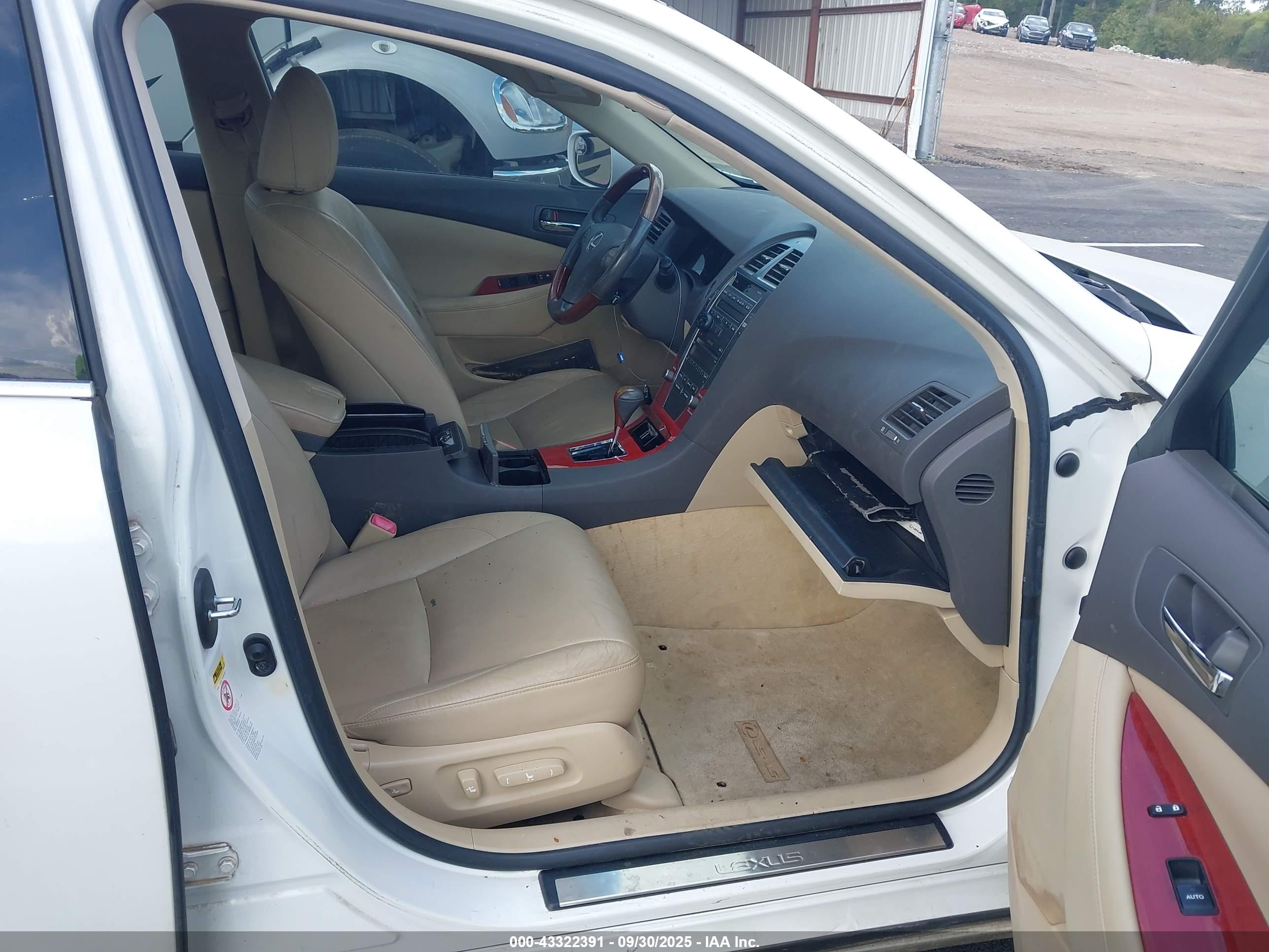LEXUS ES image 5