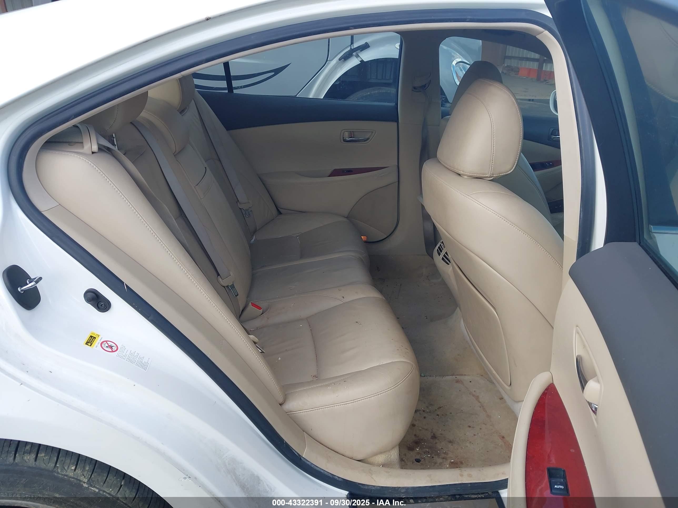 LEXUS ES image 8