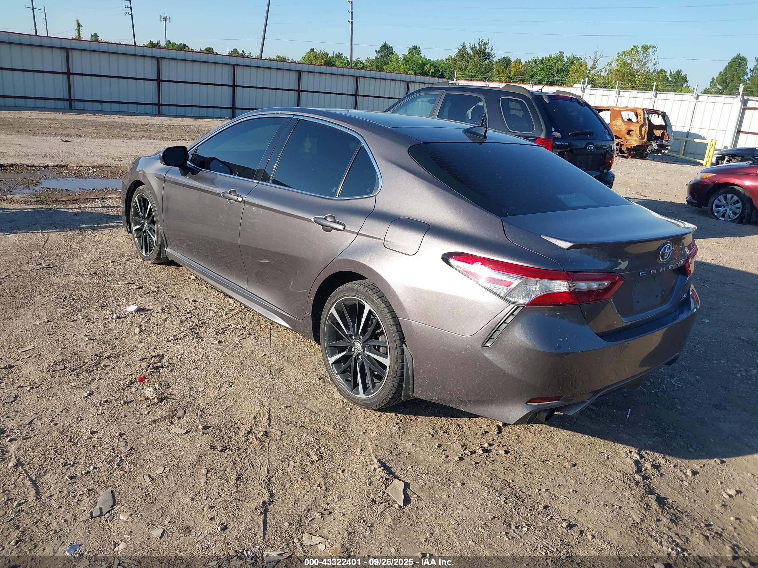 TOYOTA CAMRY image 3