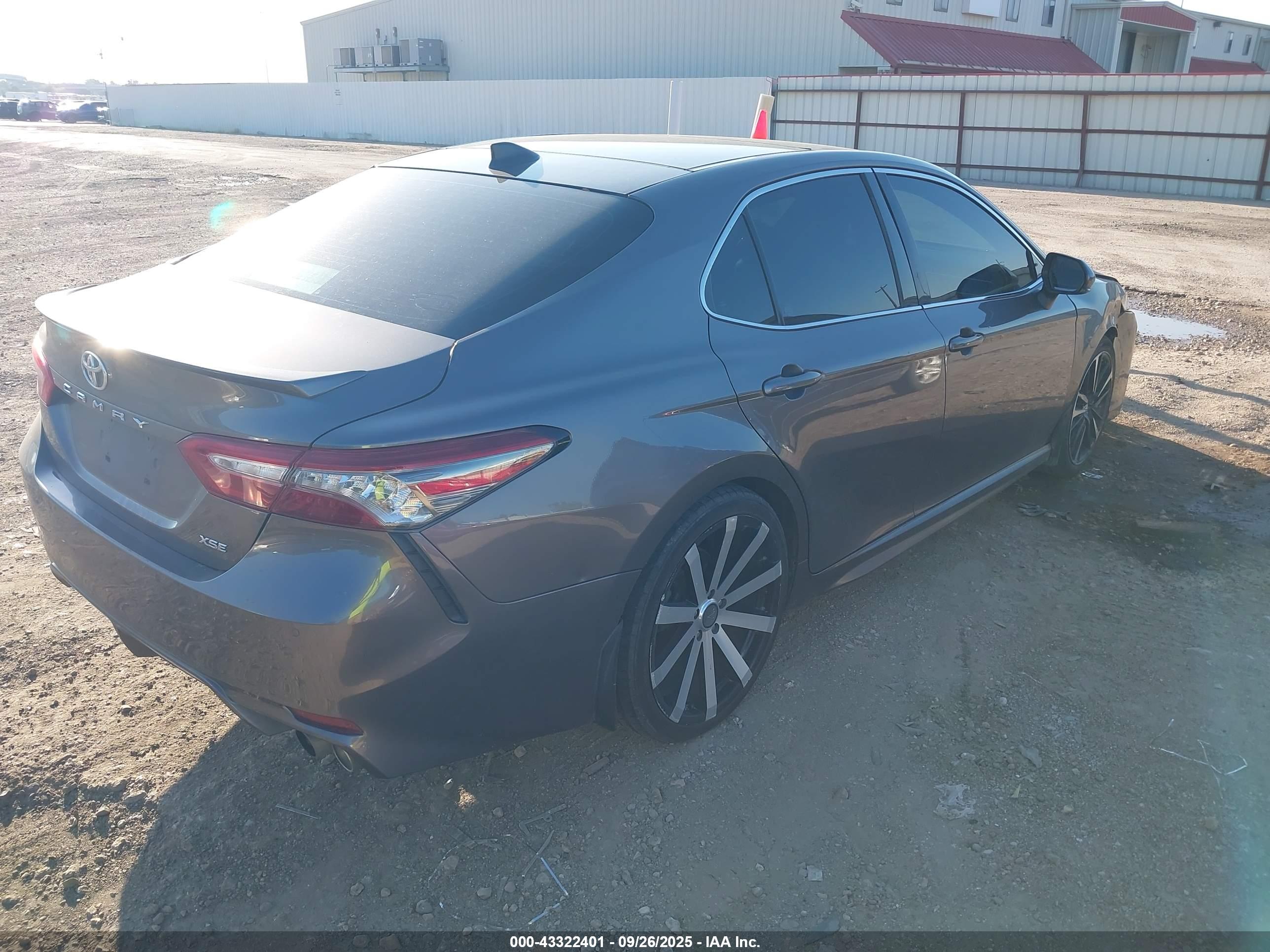 TOYOTA CAMRY image 4