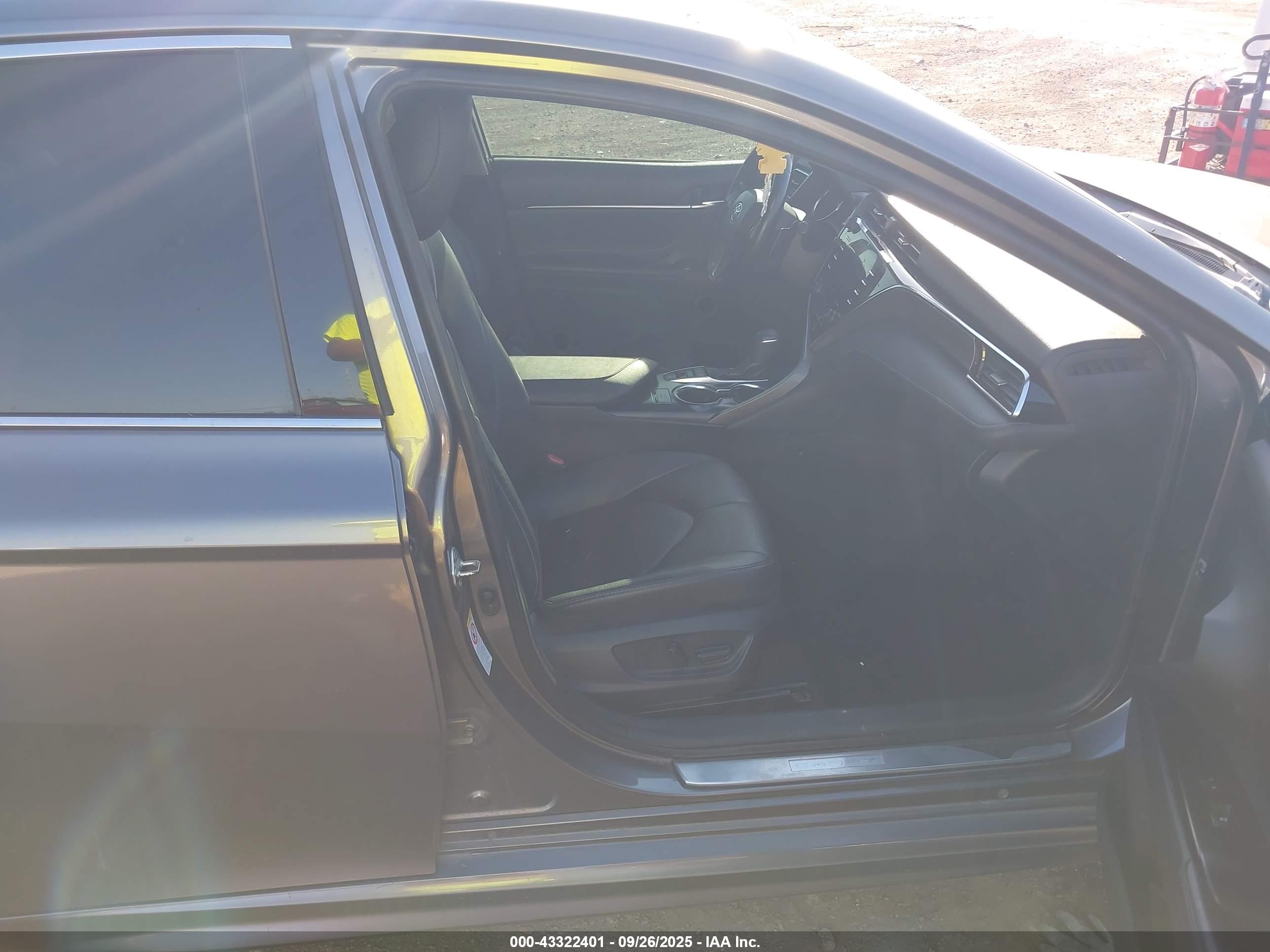 TOYOTA CAMRY image 5